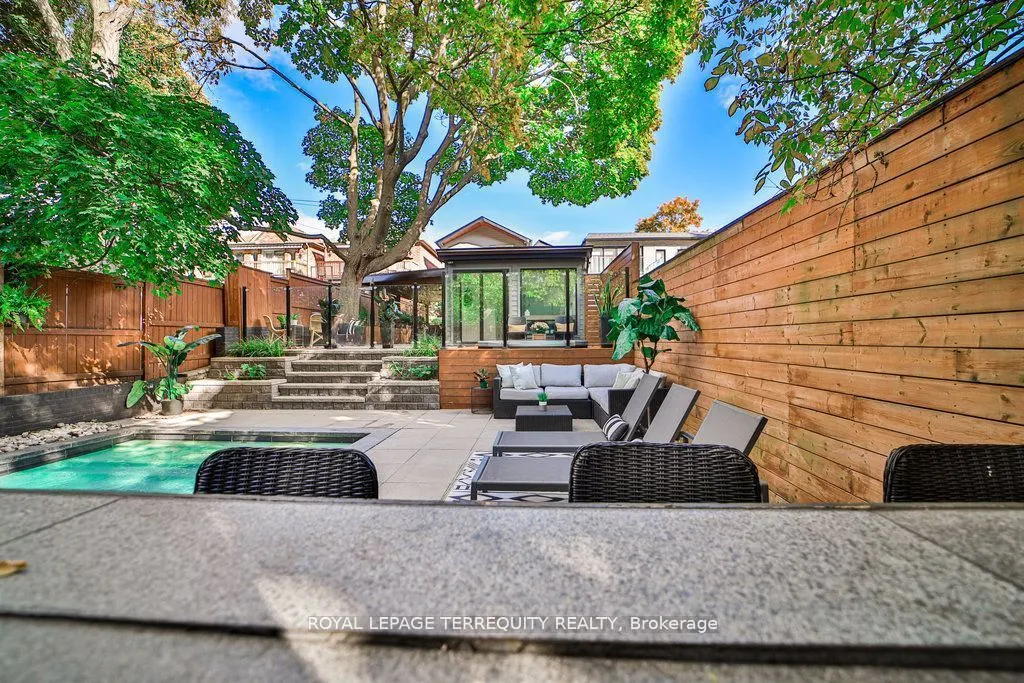 84 Blantyre Ave