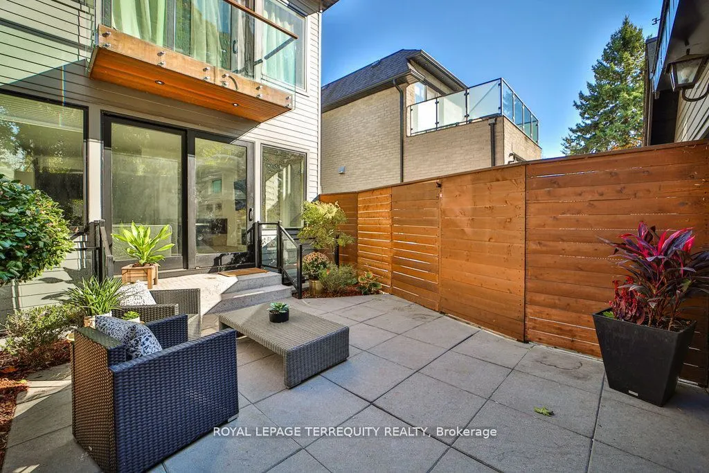 84 Blantyre Ave