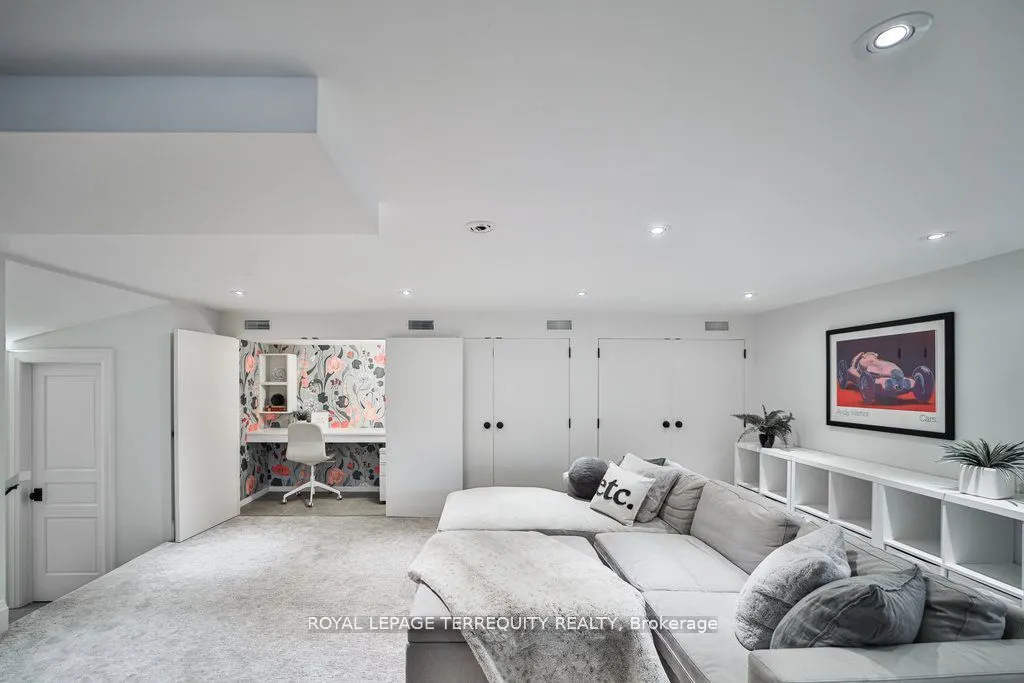 84 Blantyre Ave