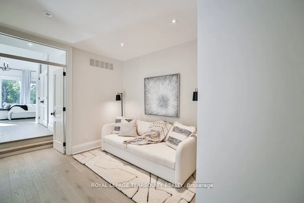 84 Blantyre Ave