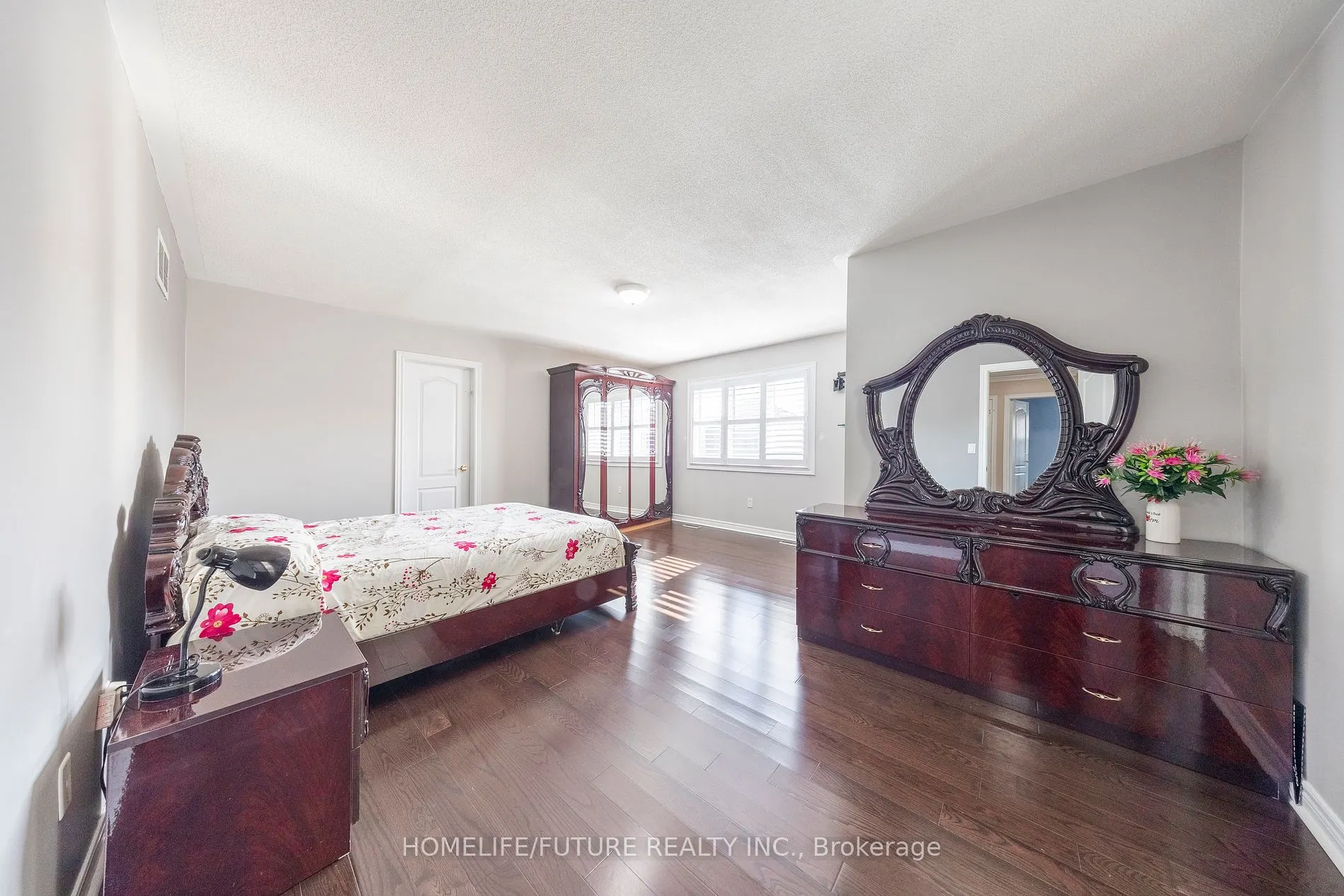 636 Staines Rd