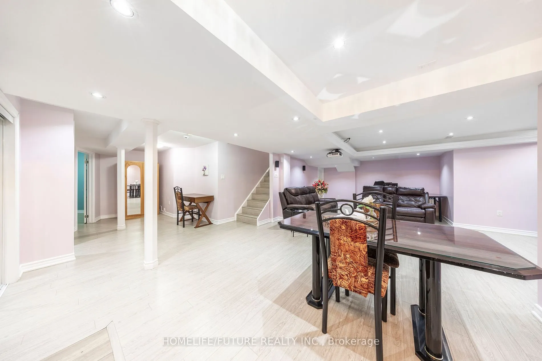 636 Staines Rd