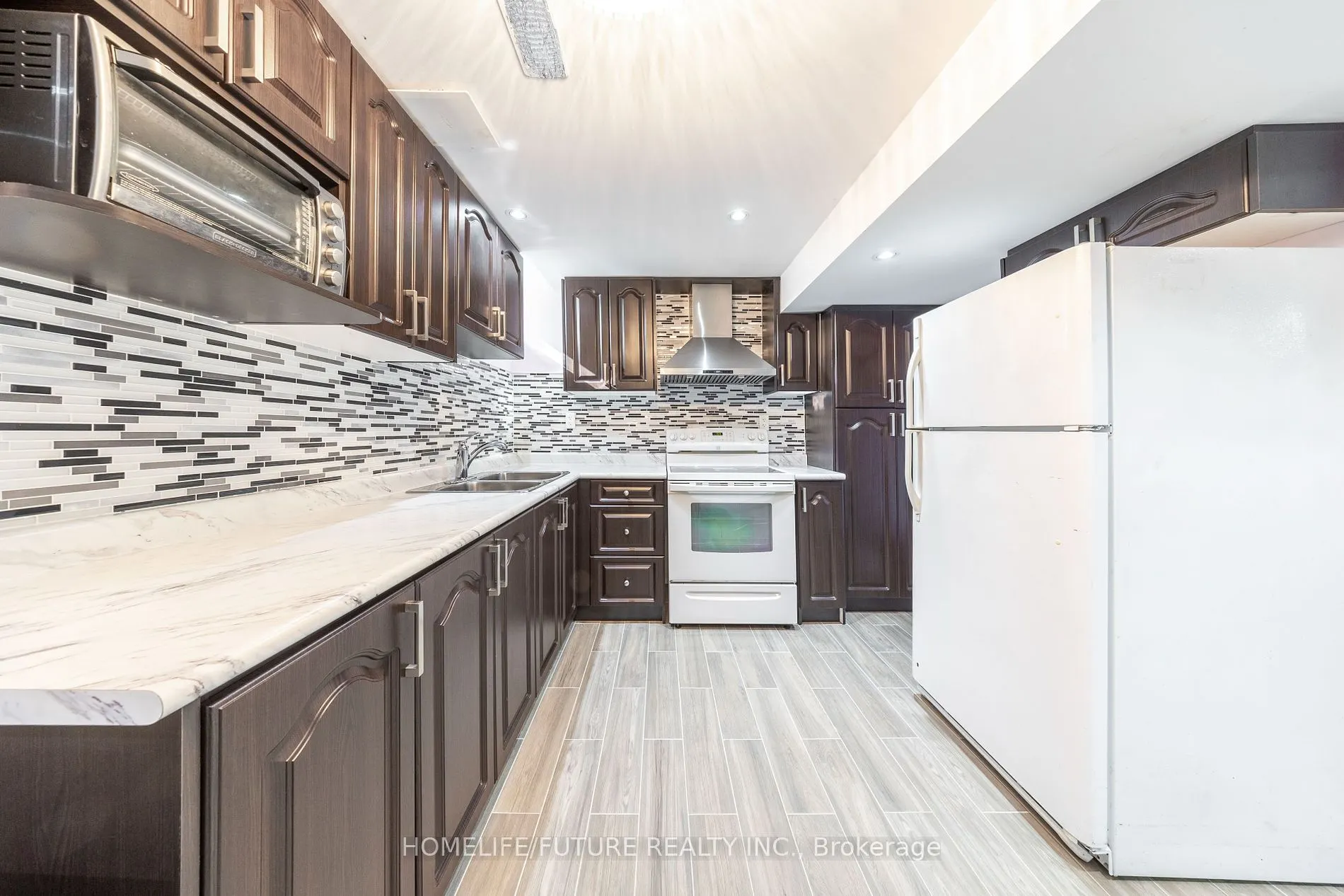 636 Staines Rd