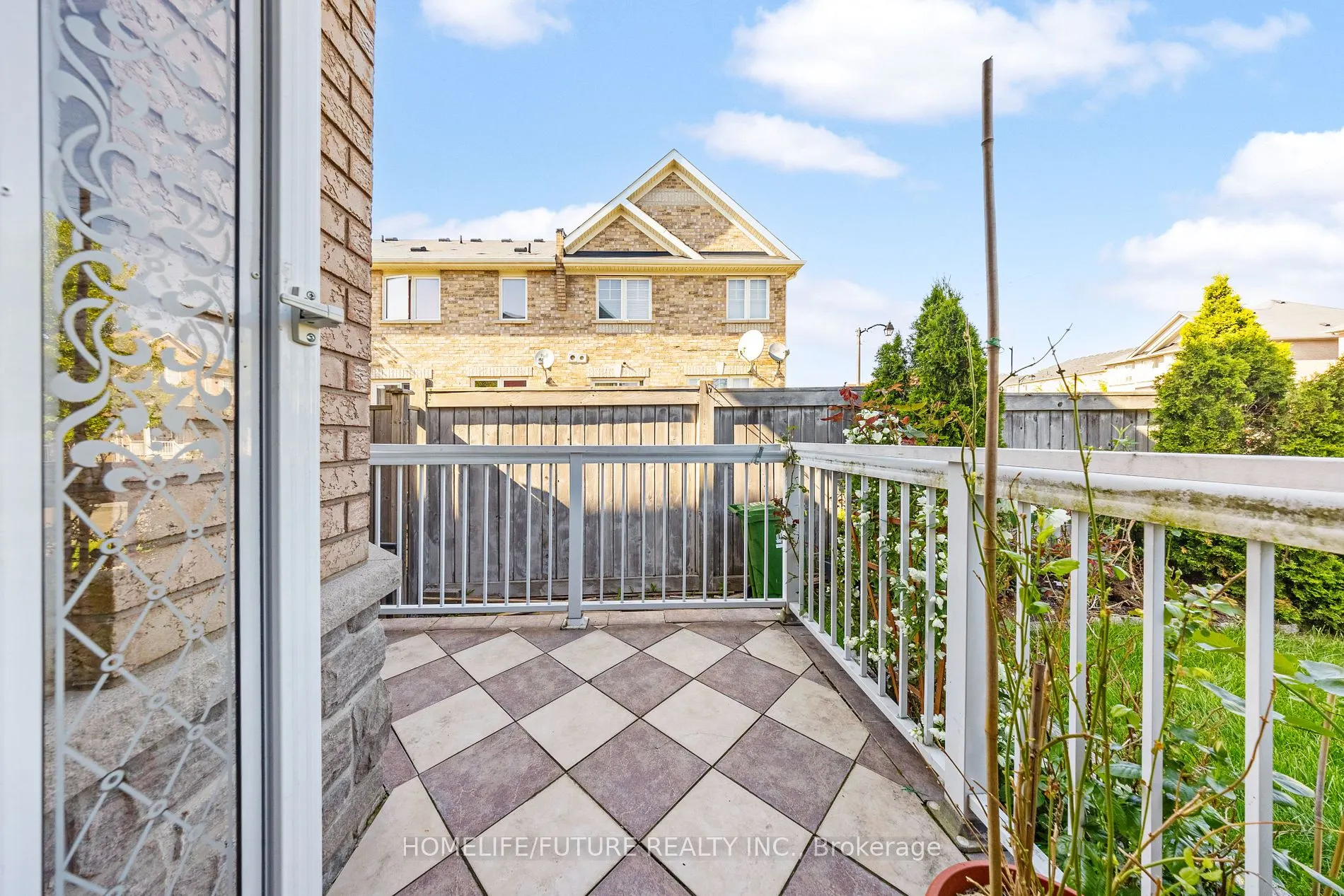 636 Staines Rd
