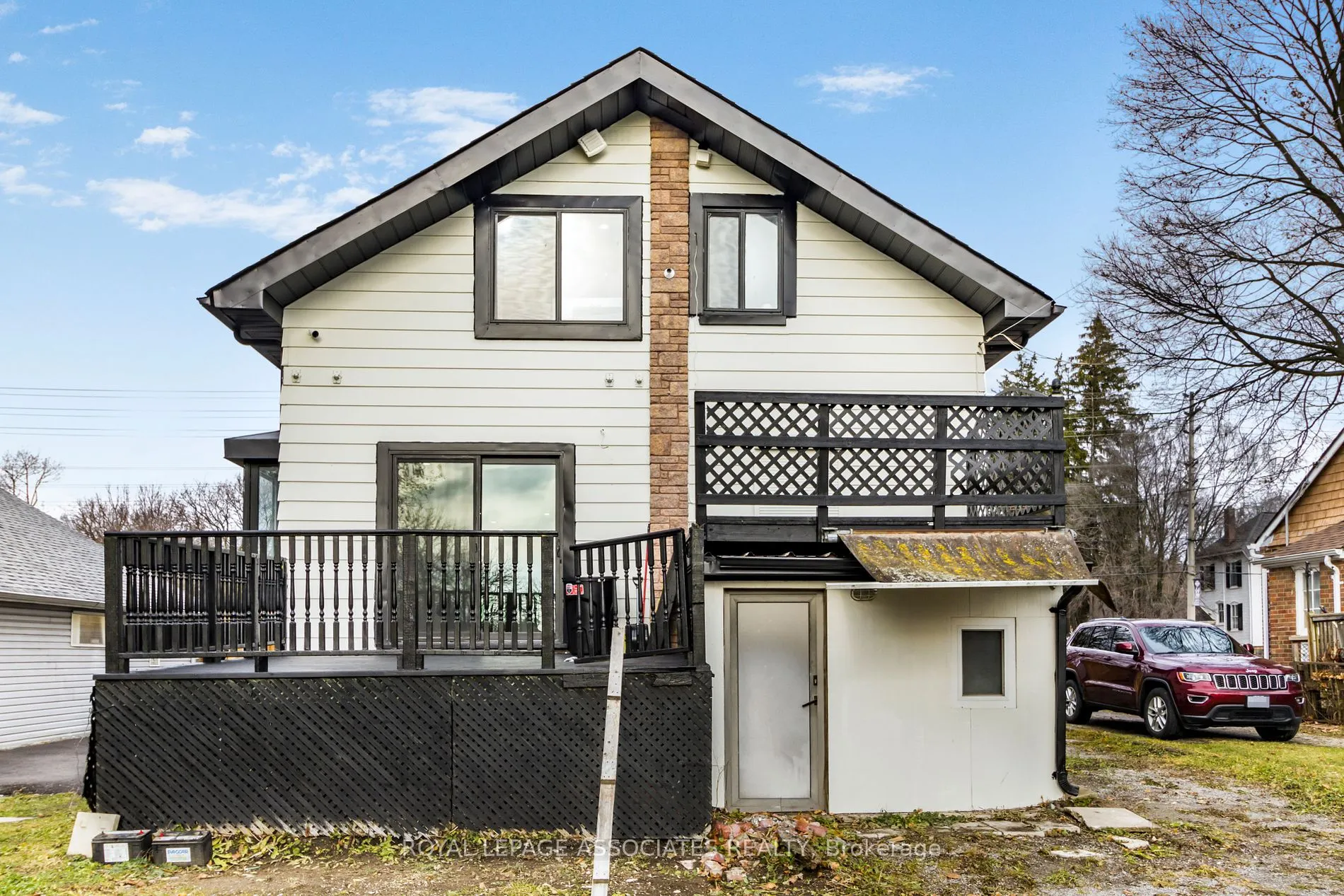 515 Kingston Rd W