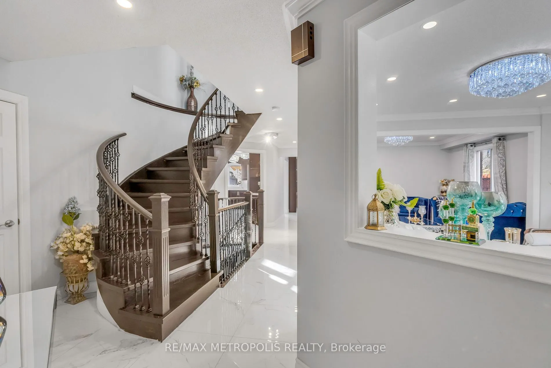 345 Old Harwood Ave