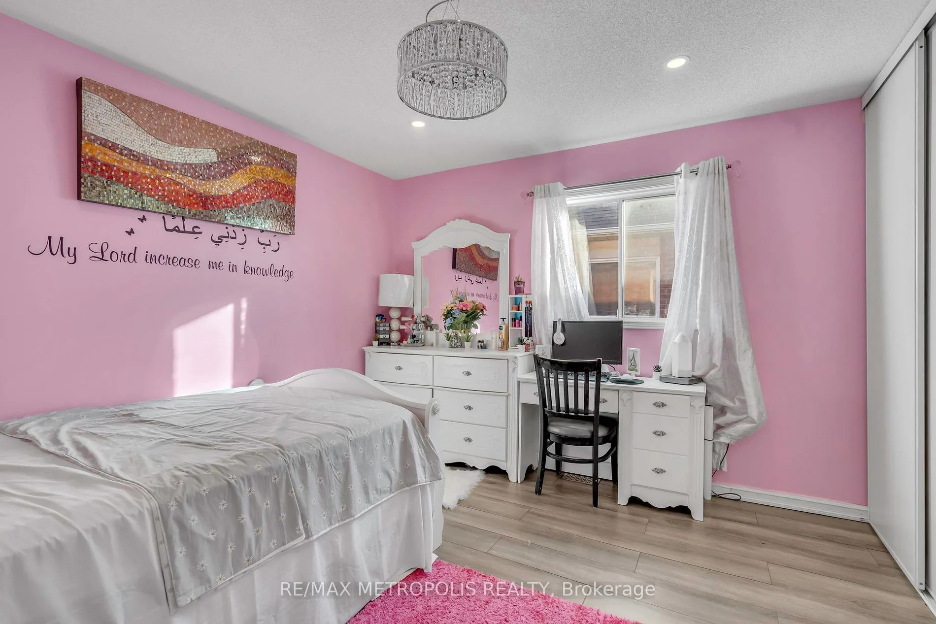 345 Old Harwood Ave