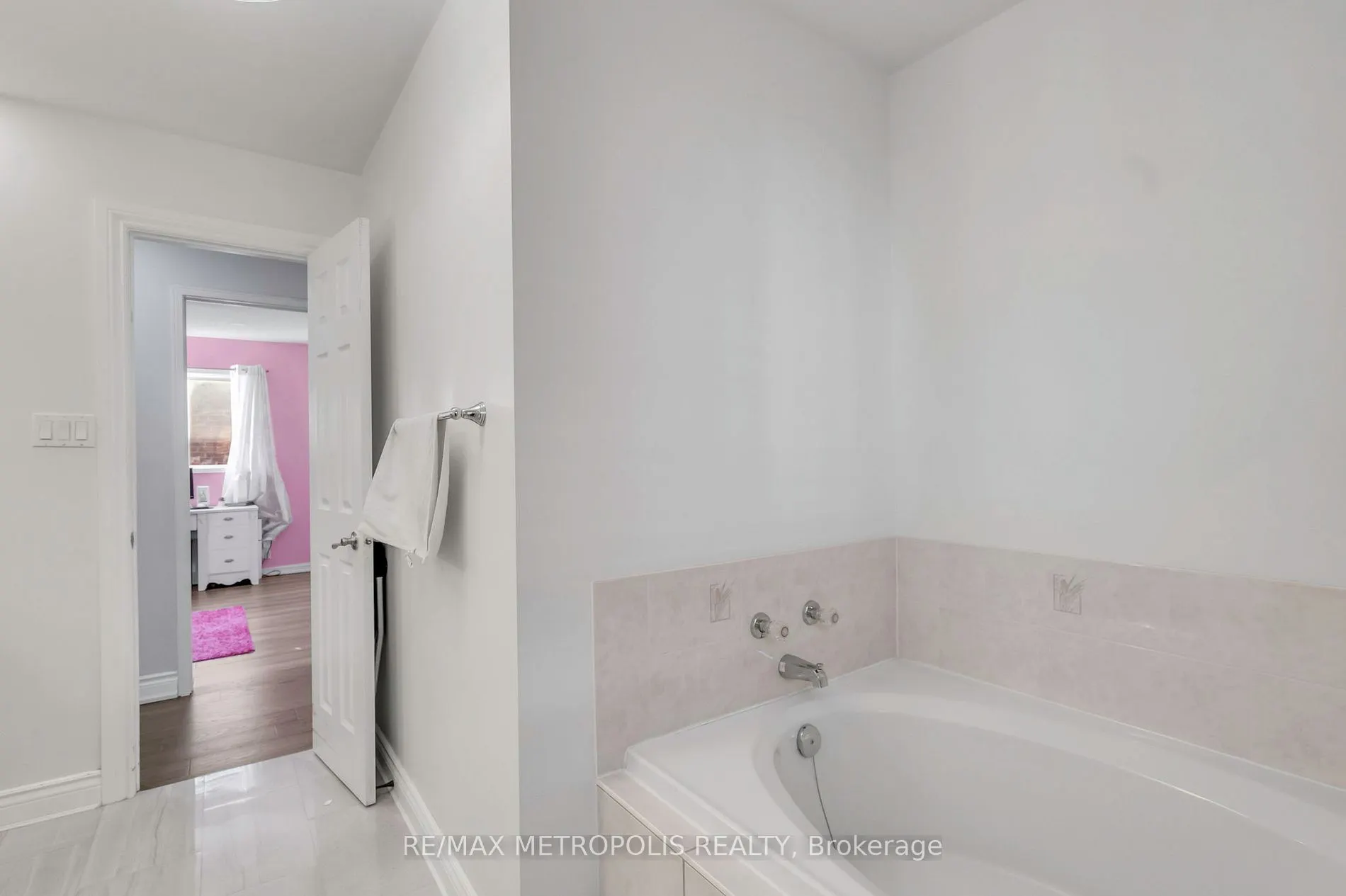 345 Old Harwood Ave