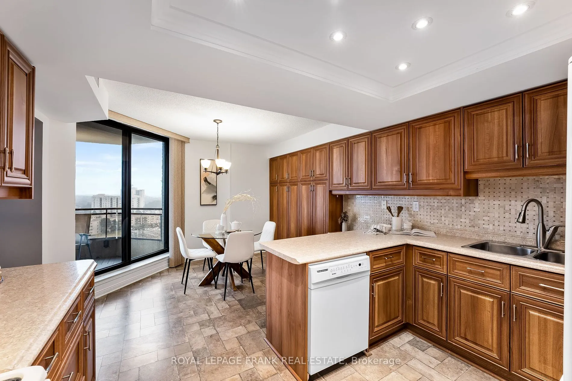 900 Wilson Rd N, #1204