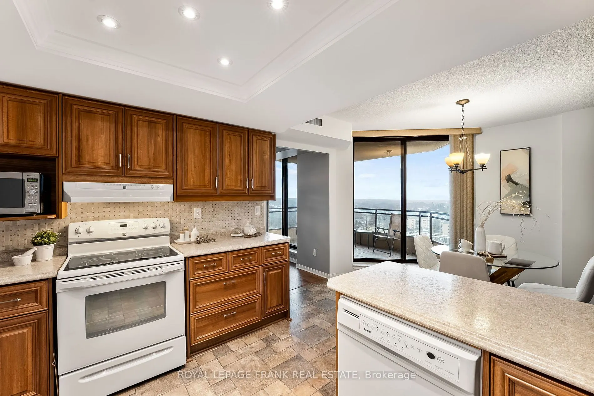 900 Wilson Rd N, #1204