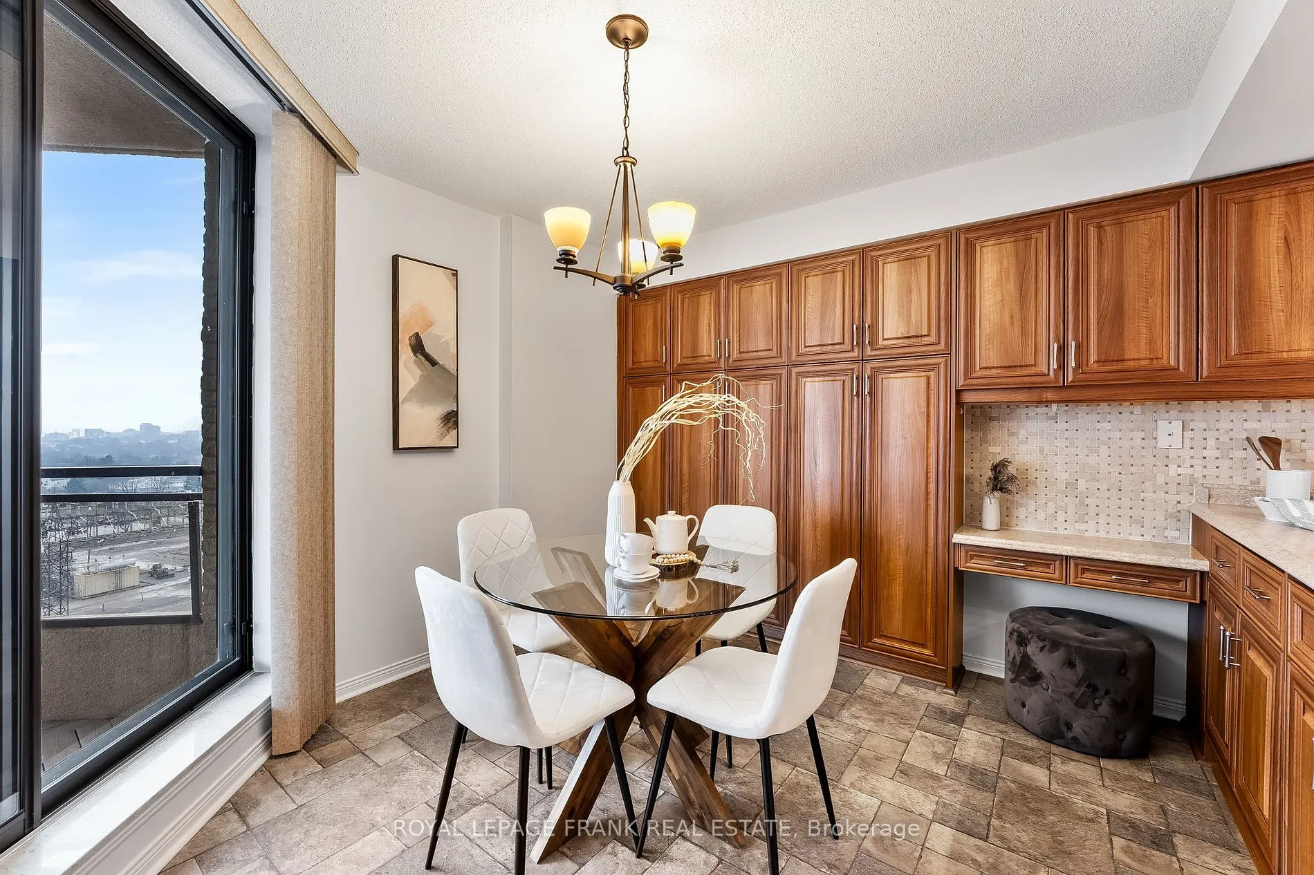 900 Wilson Rd N, #1204