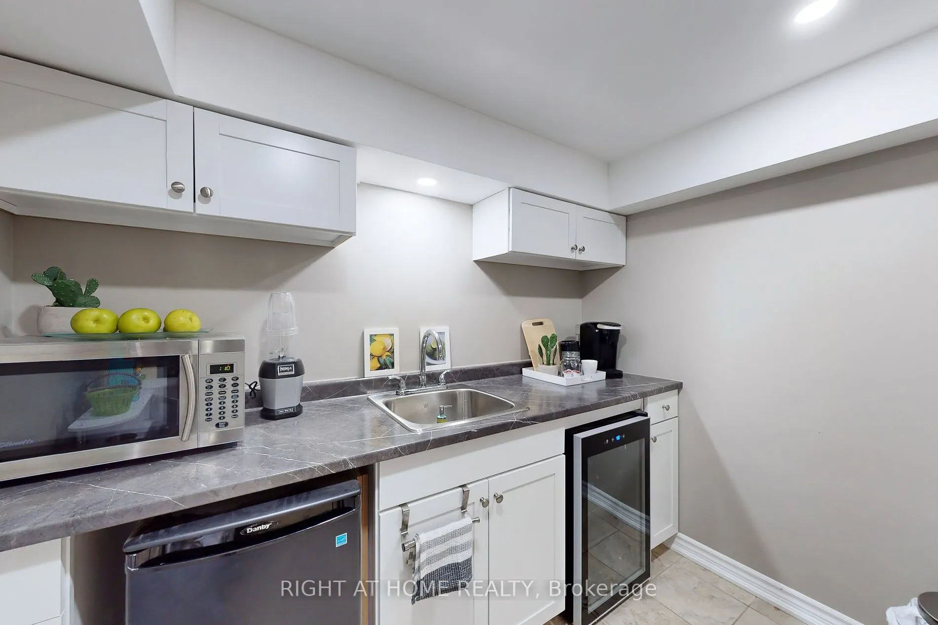 1673 Ballantrae Dr