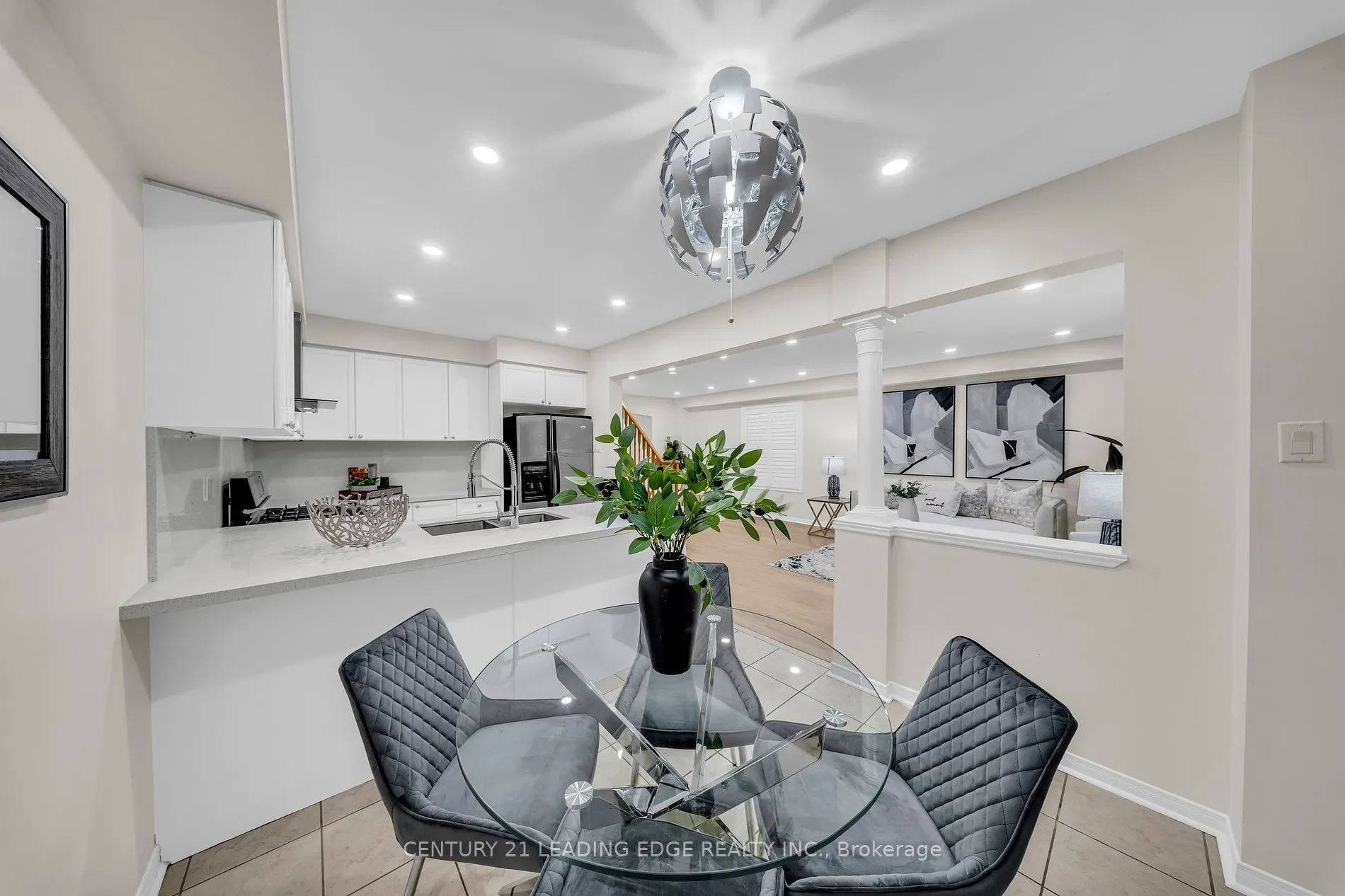 12 Styles Cres