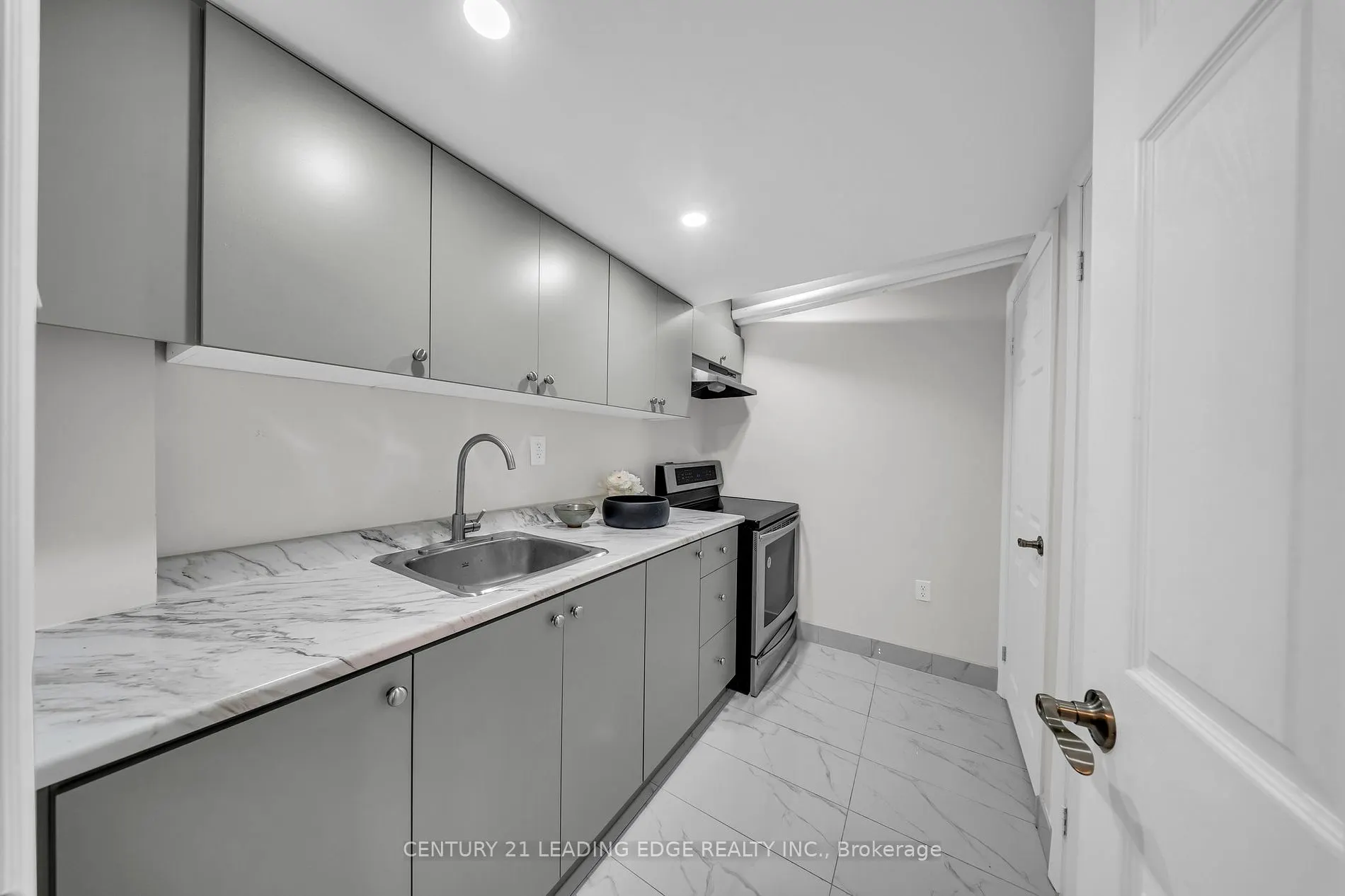 12 Styles Cres