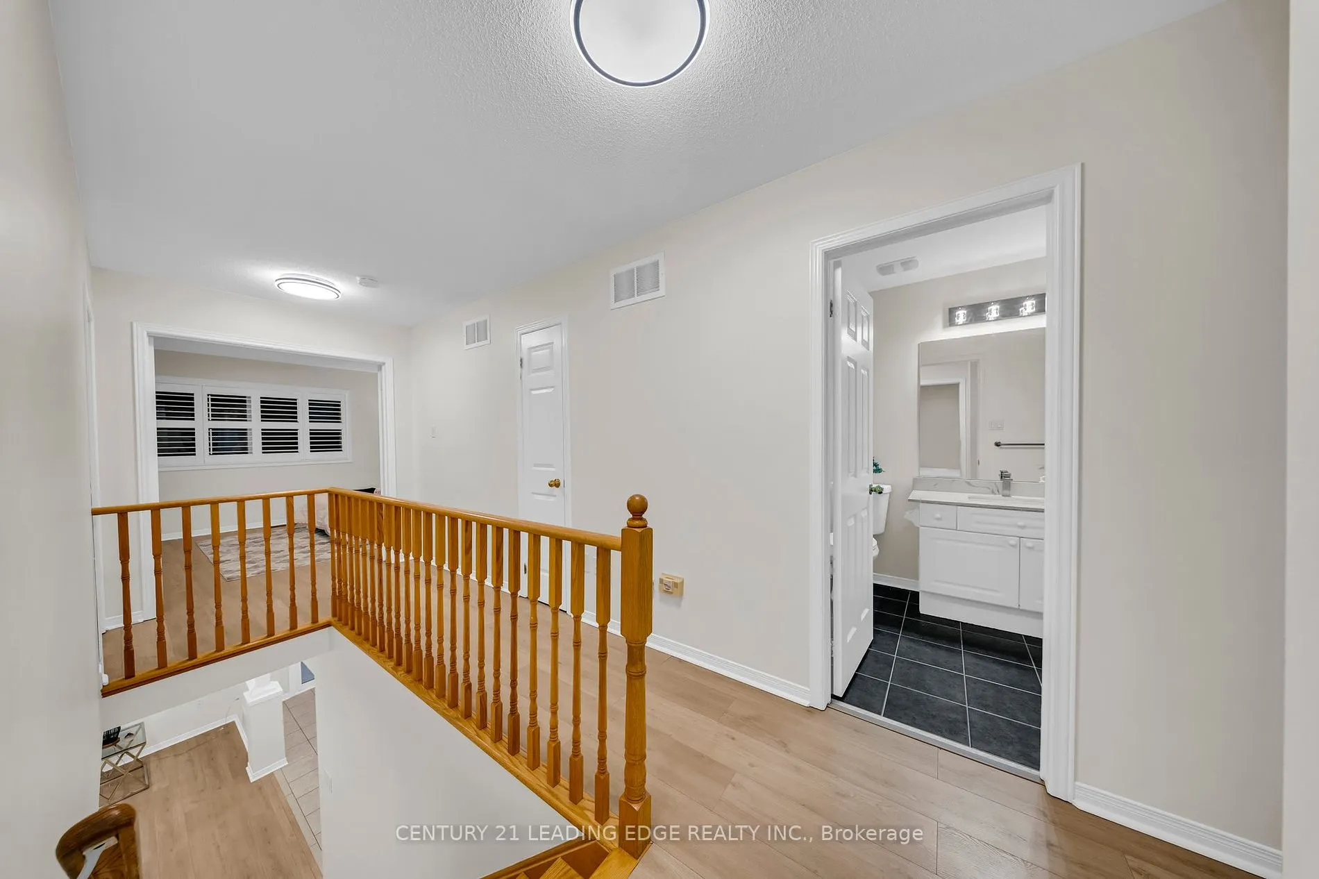 12 Styles Cres