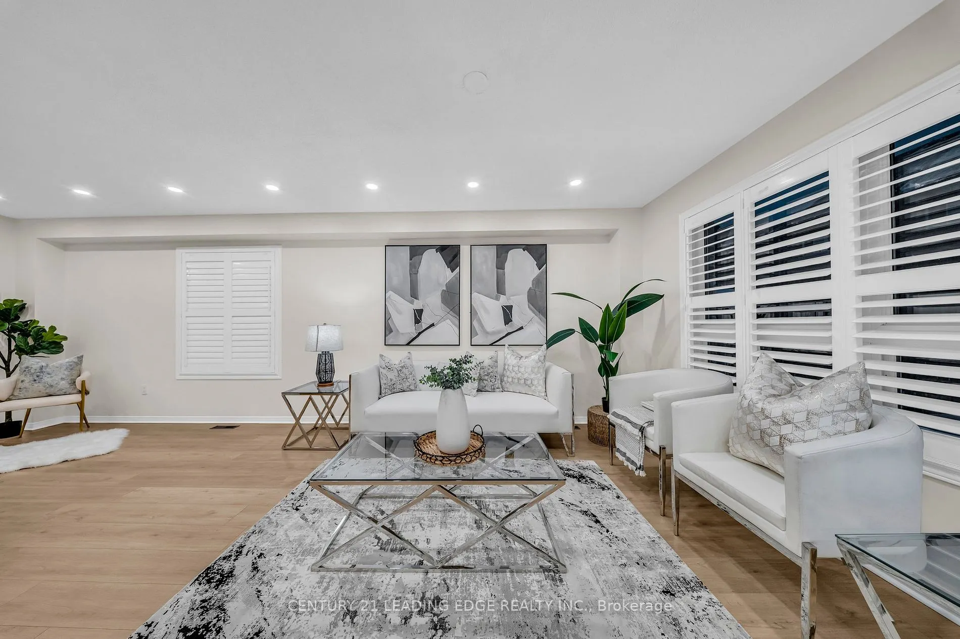 12 Styles Cres