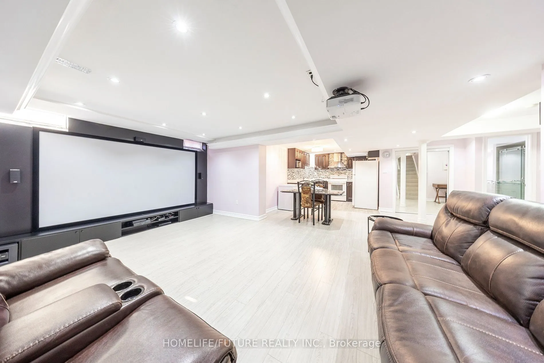 636 Staines Rd