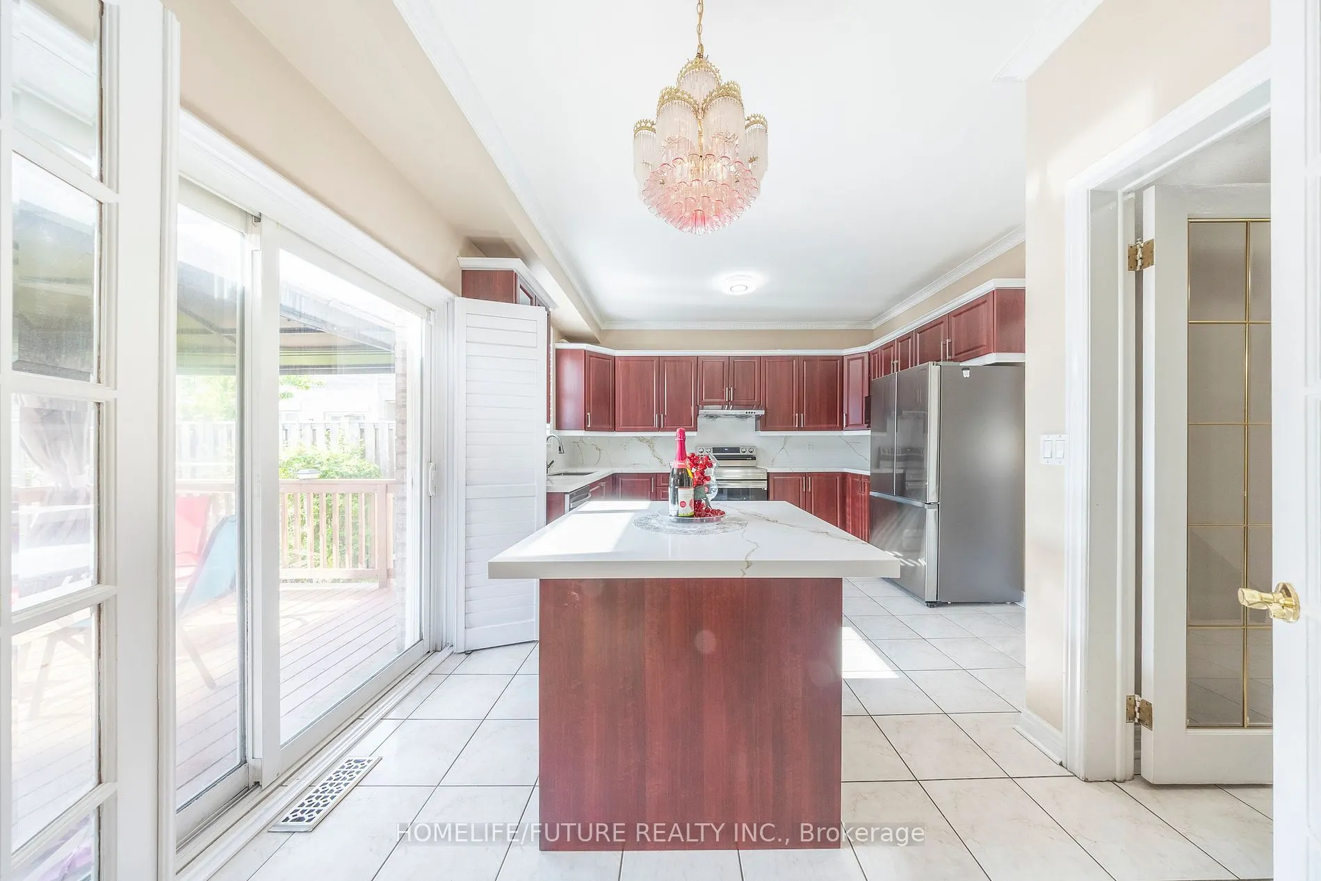 636 Staines Rd