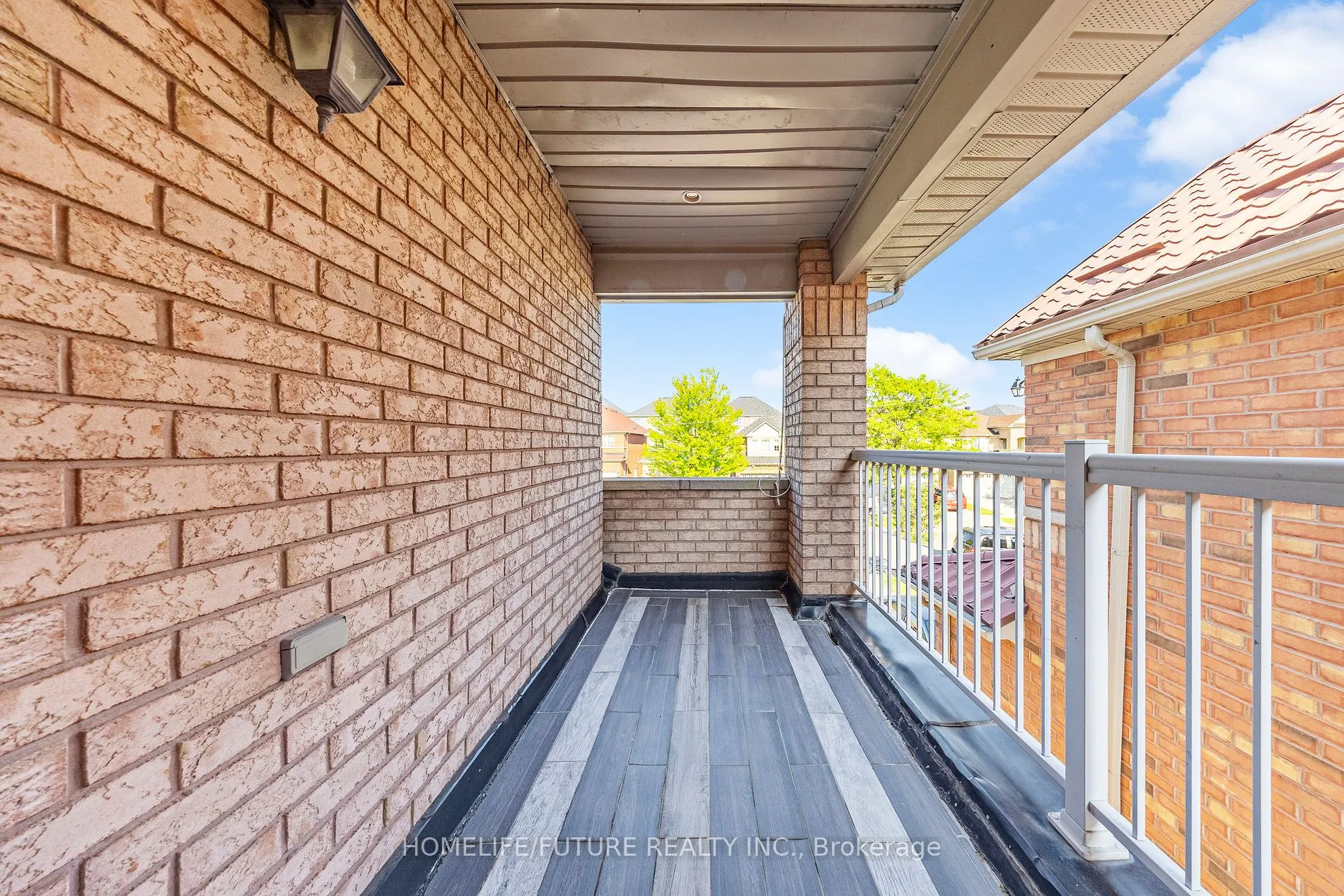 636 Staines Rd