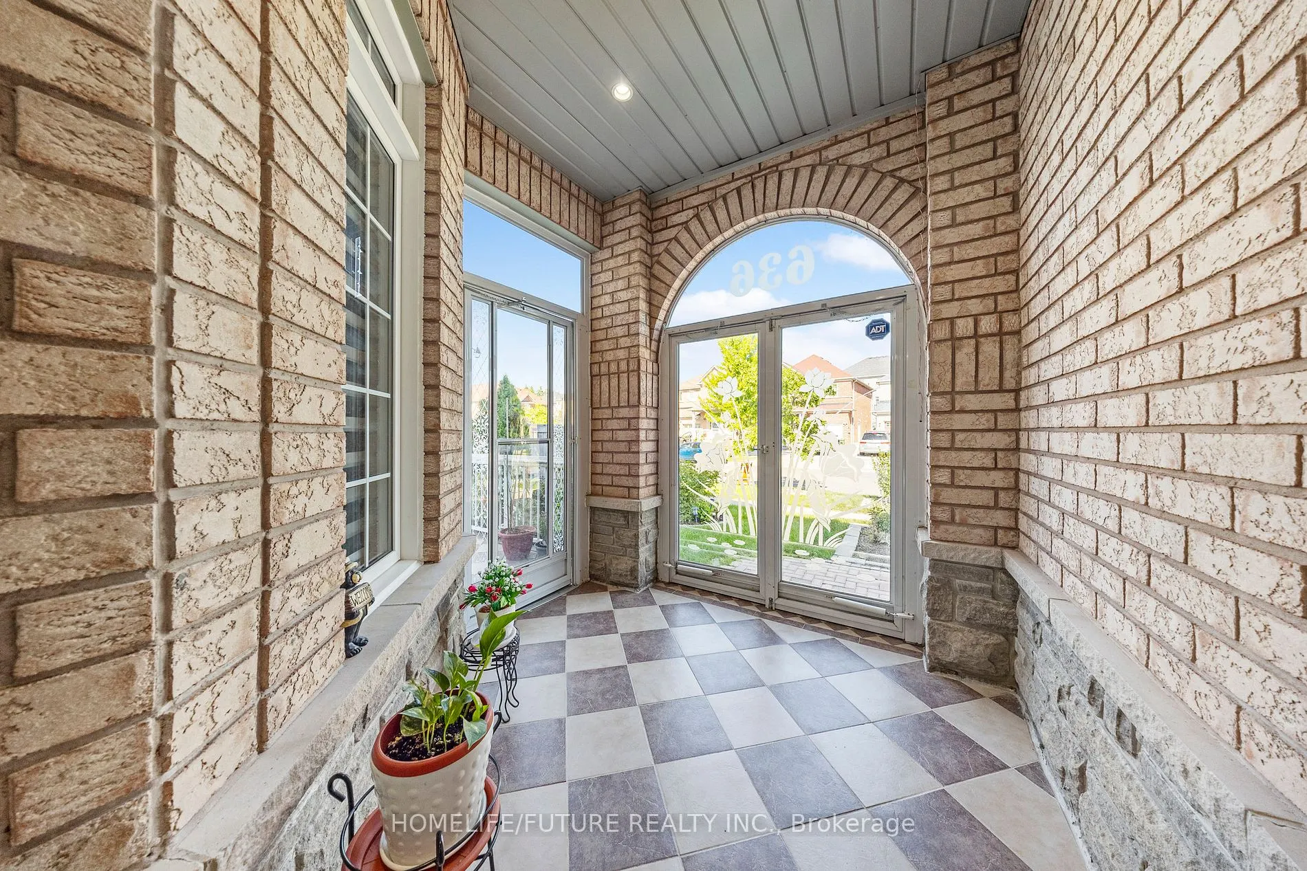636 Staines Rd