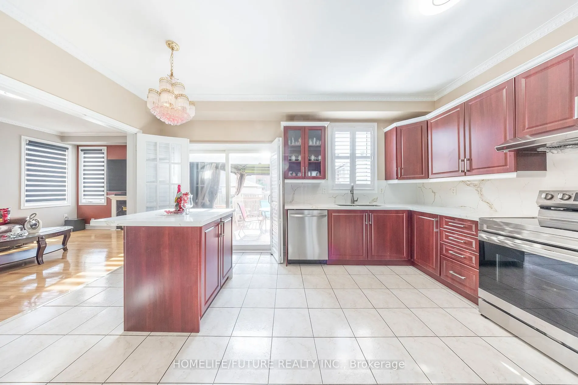 636 Staines Rd