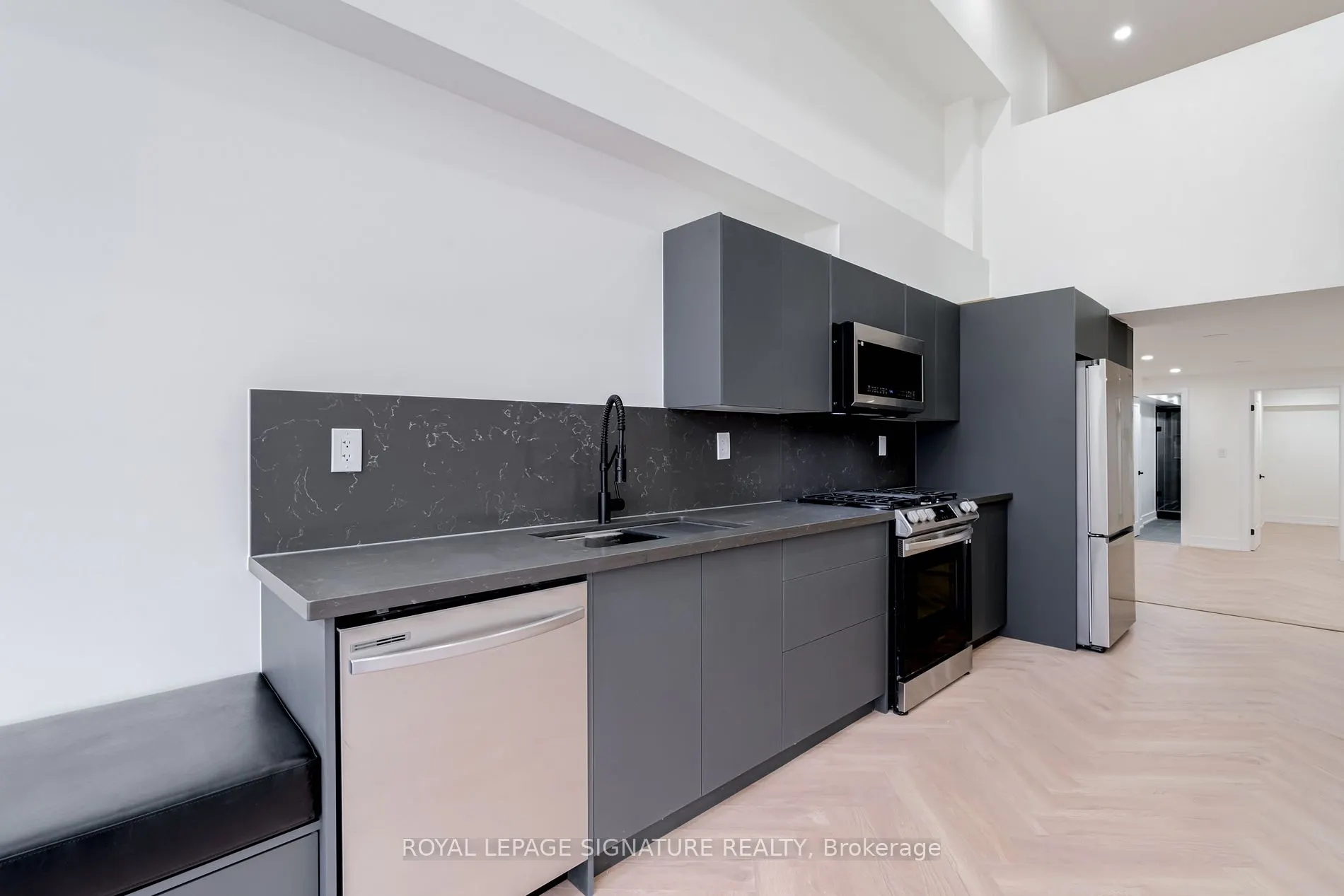 861 O'Connor Dr, #3
