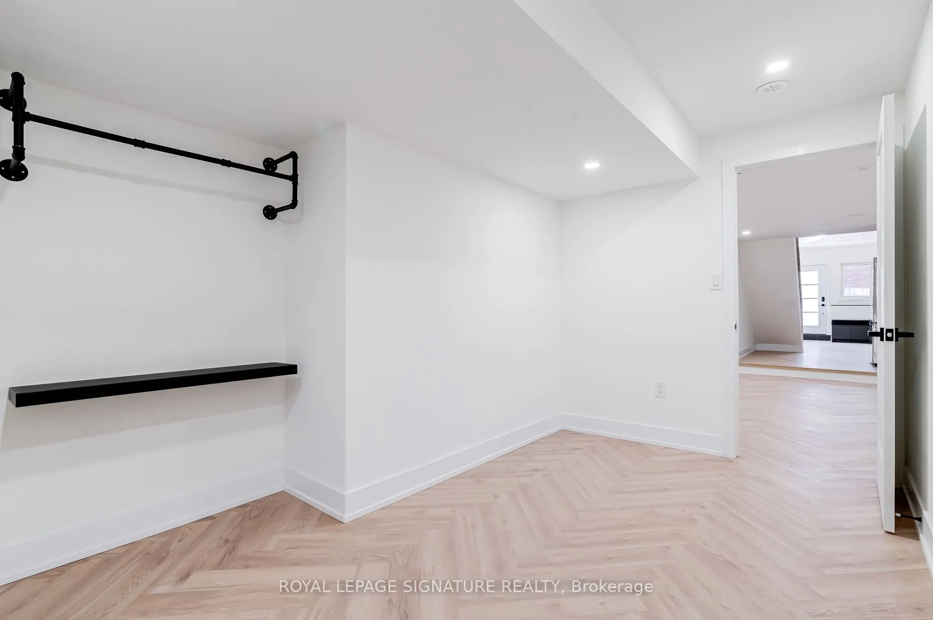 861 O'Connor Dr, #3