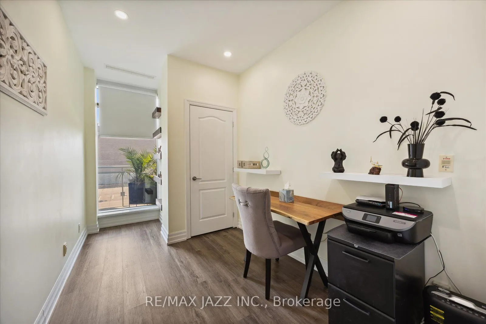 44 Bond St W, #608