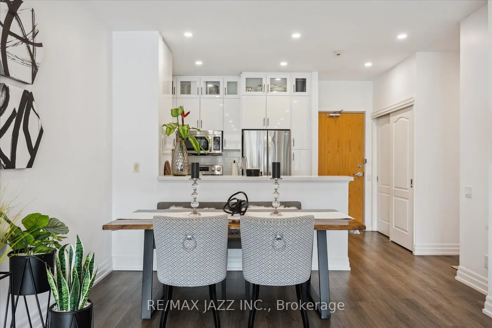 44 Bond St W, #608