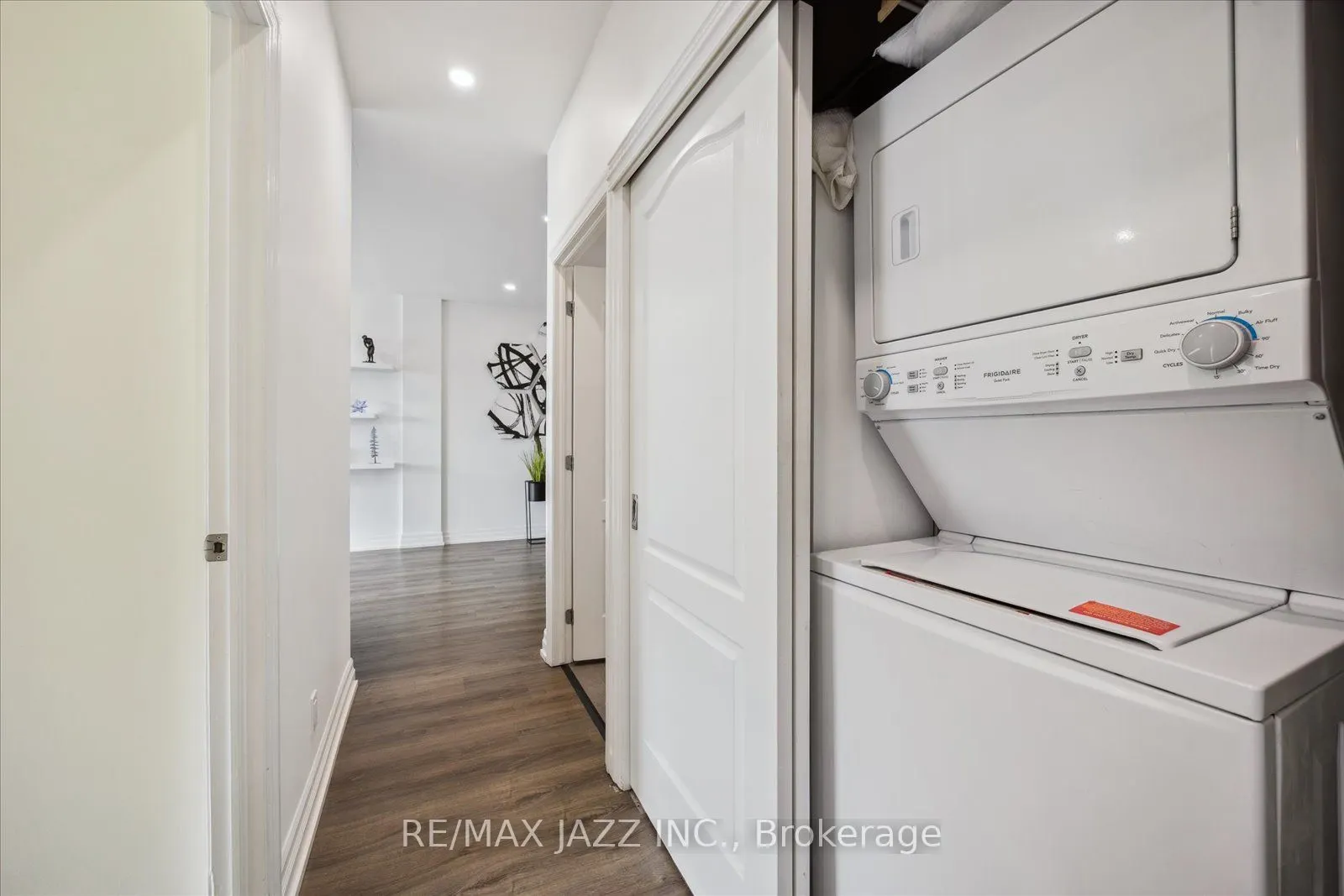 44 Bond St W, #608