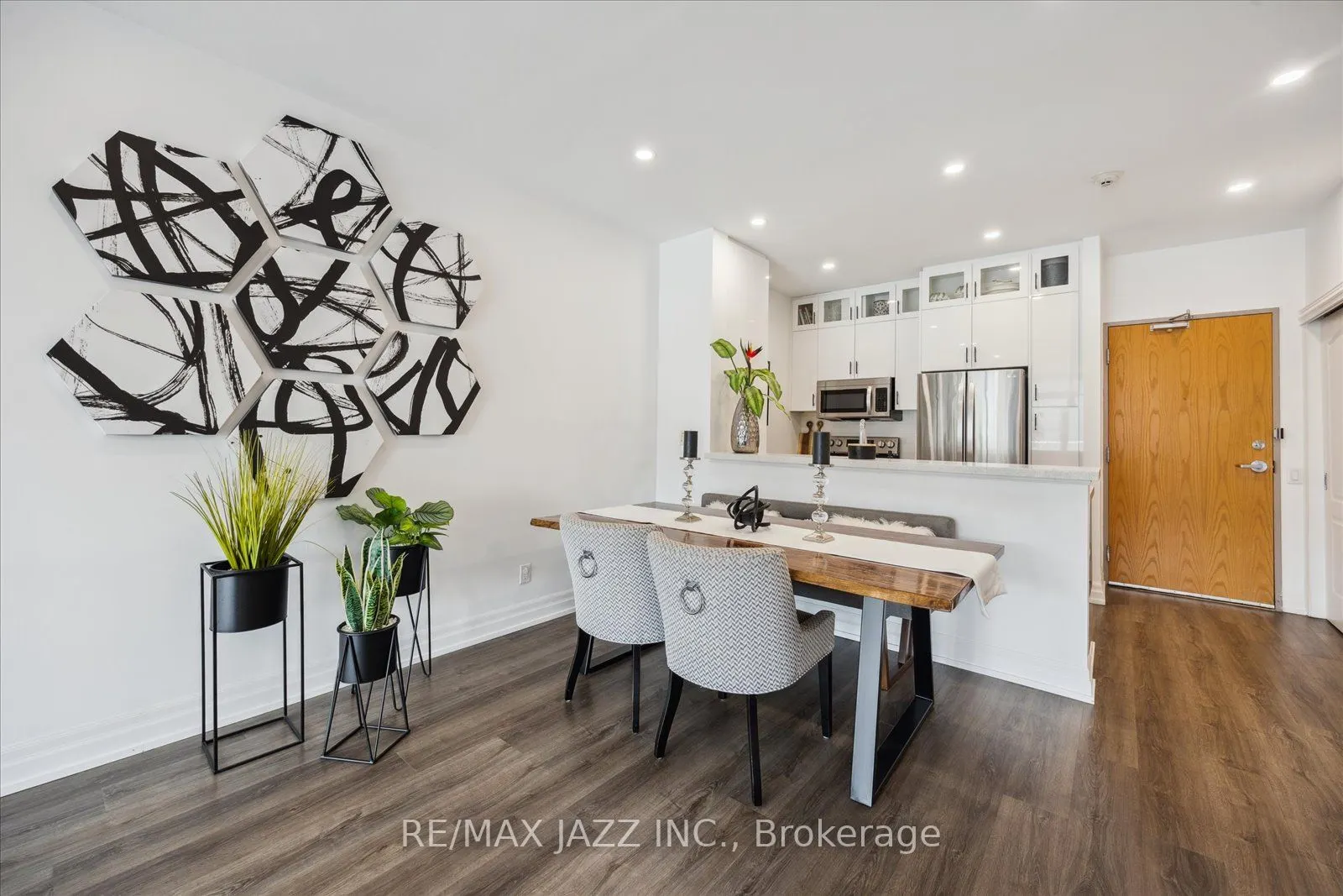 44 Bond St W, #608