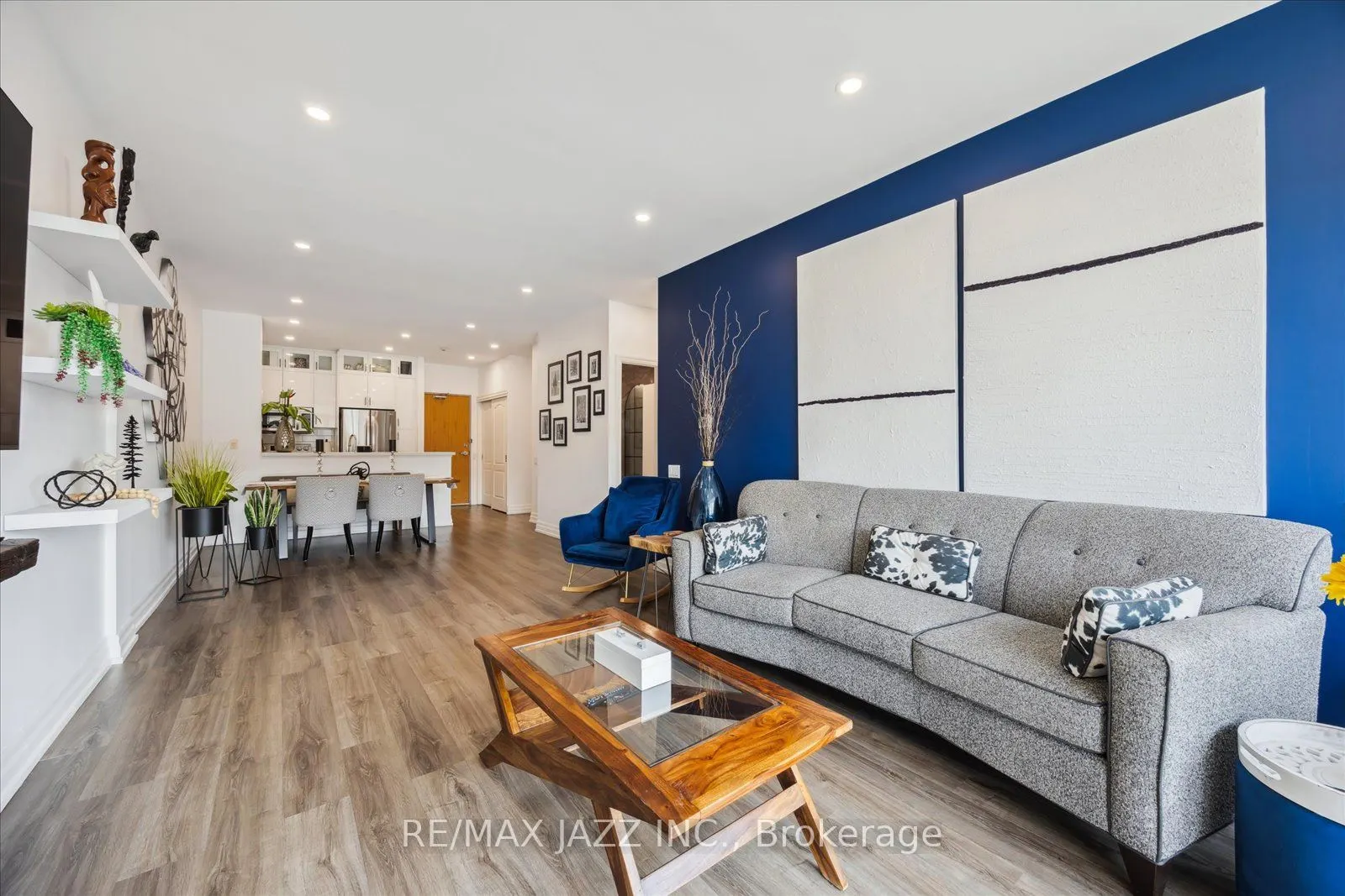 44 Bond St W, #608
