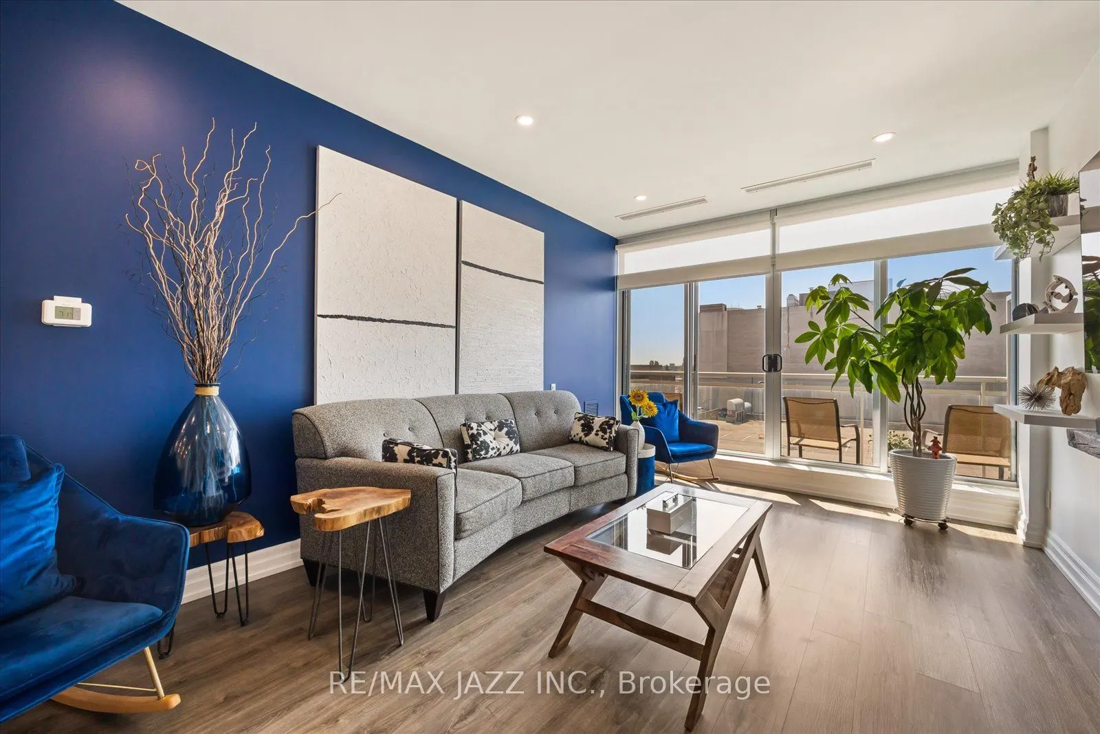 44 Bond St W, #608