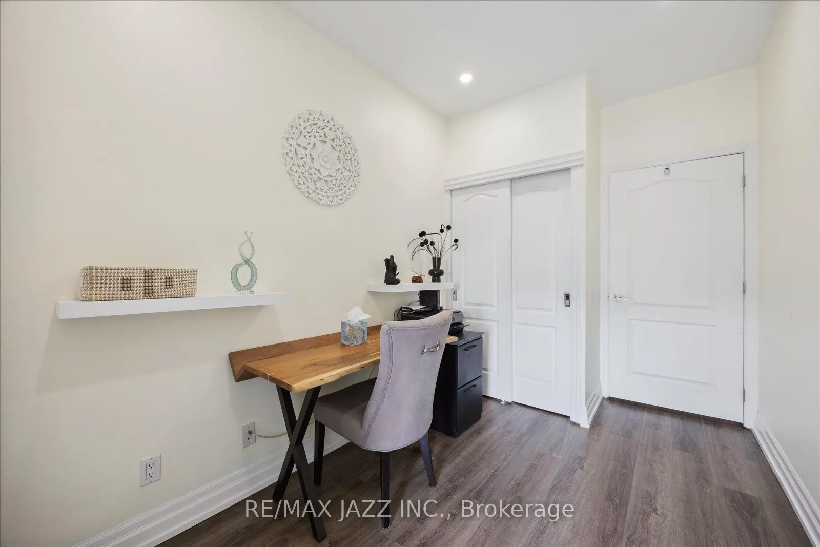 44 Bond St W, #608