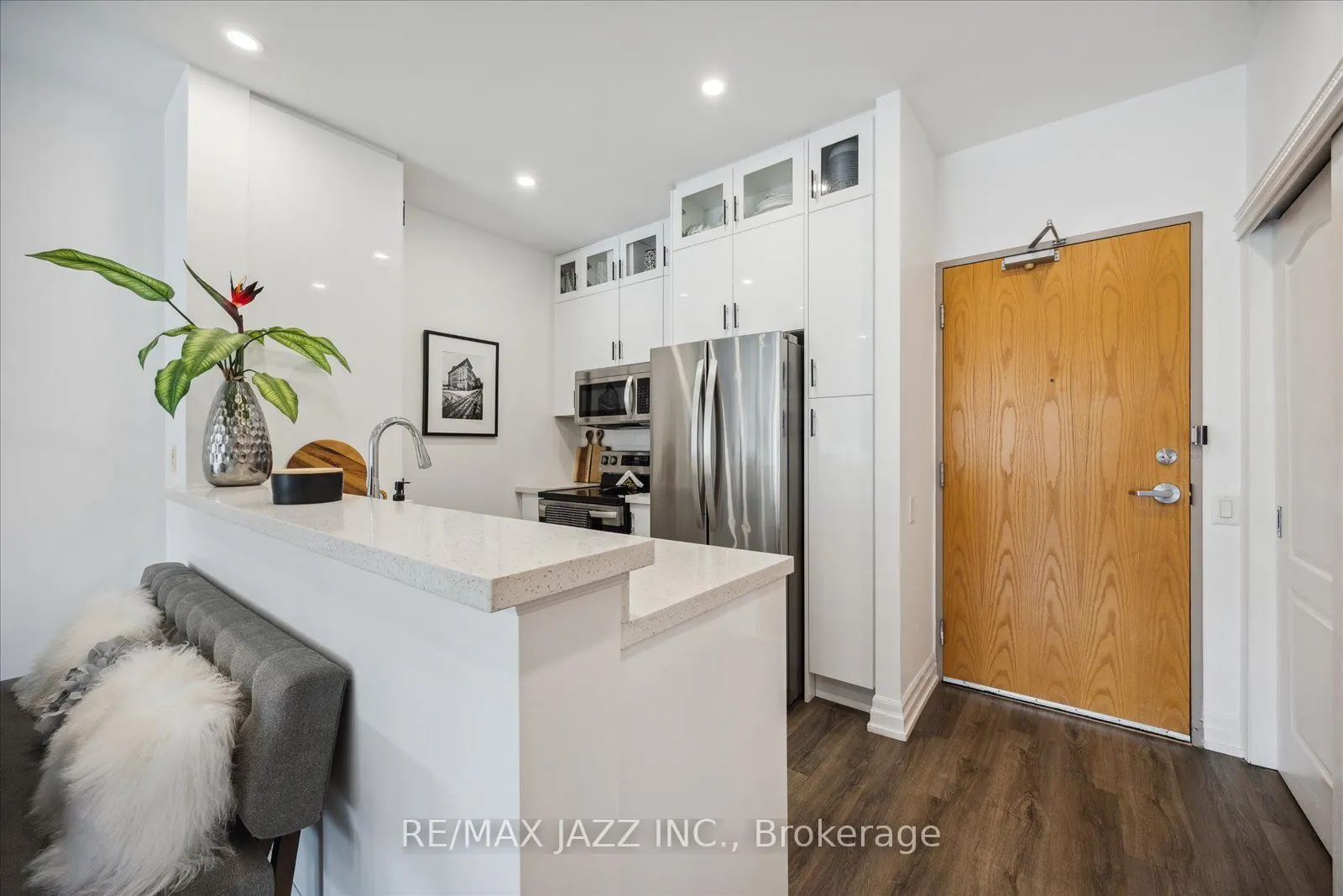 44 Bond St W, #608