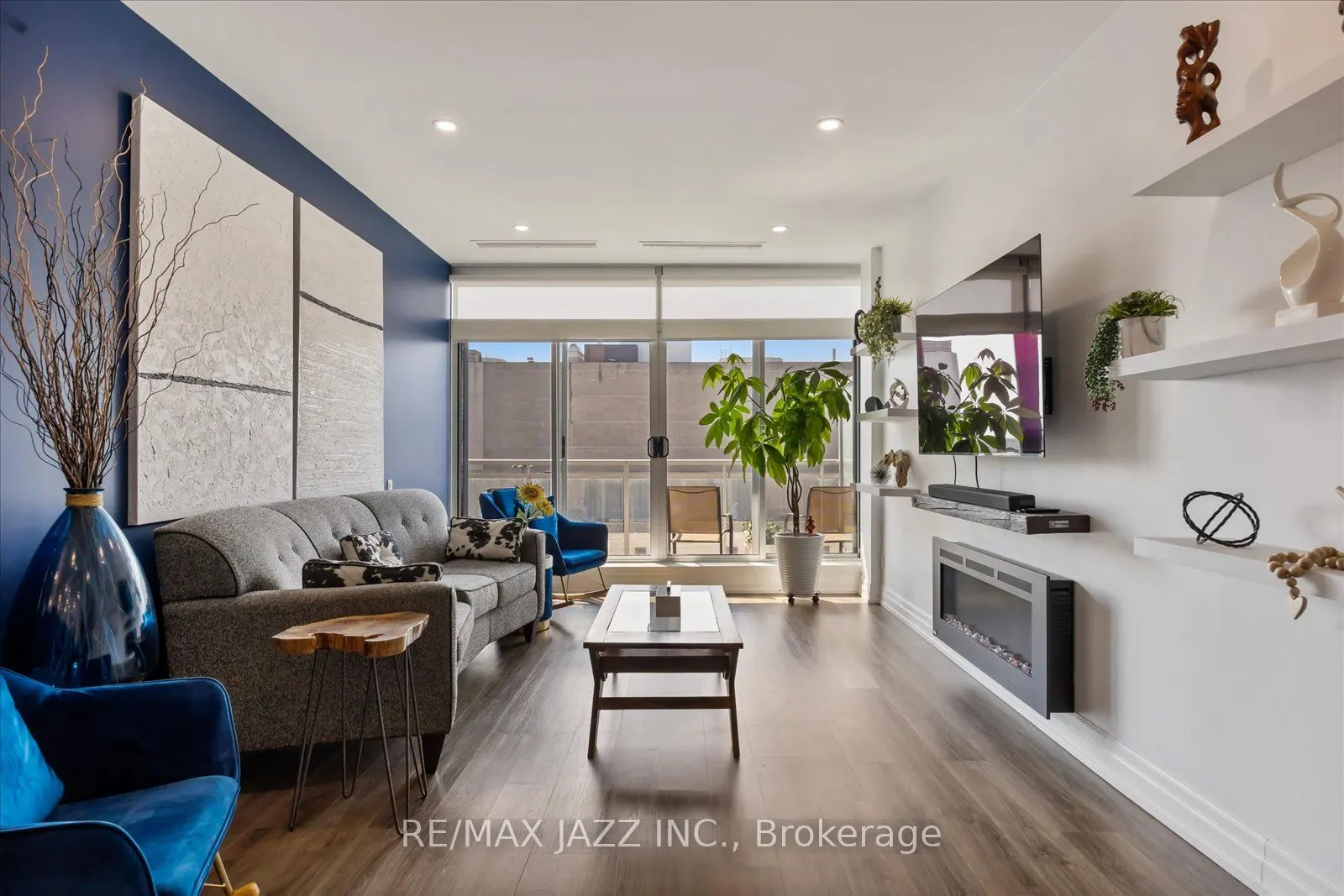 44 Bond St W, #608