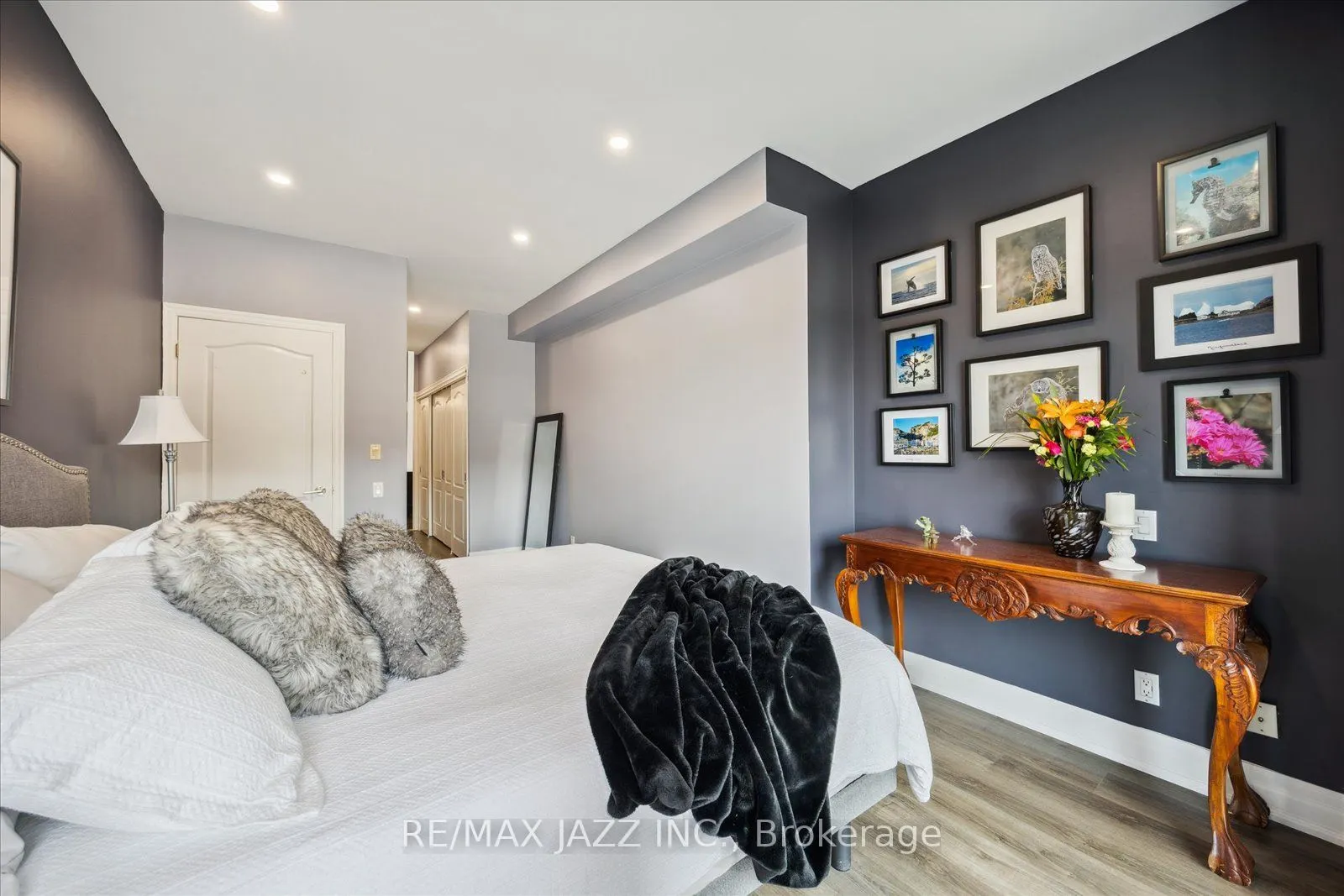 44 Bond St W, #608