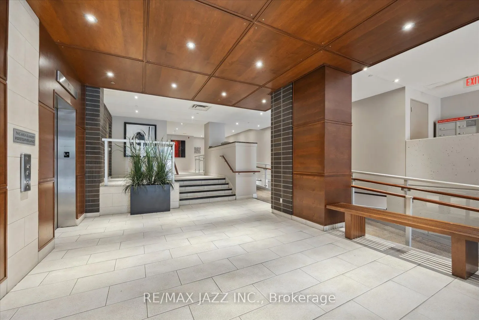 44 Bond St W, #608