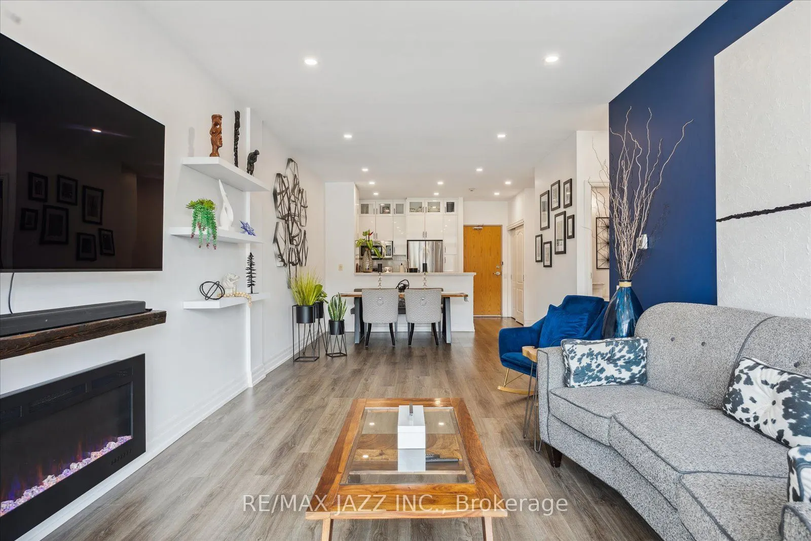 44 Bond St W, #608