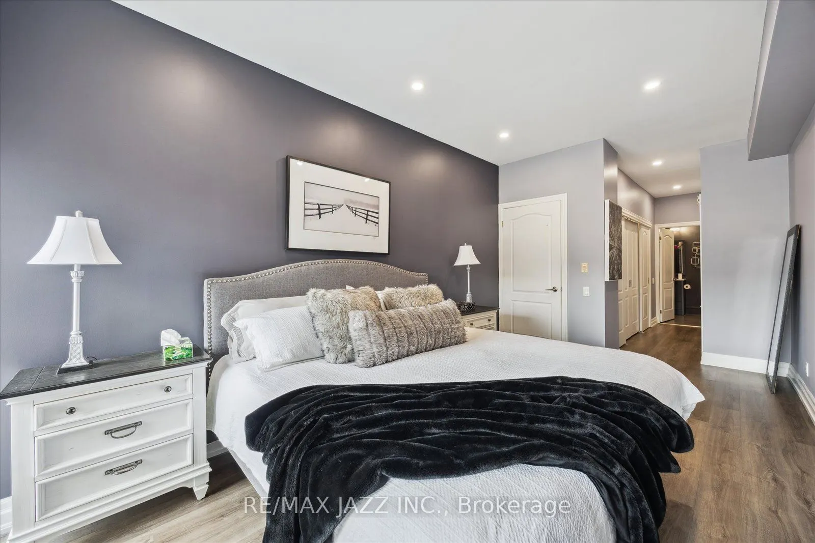 44 Bond St W, #608