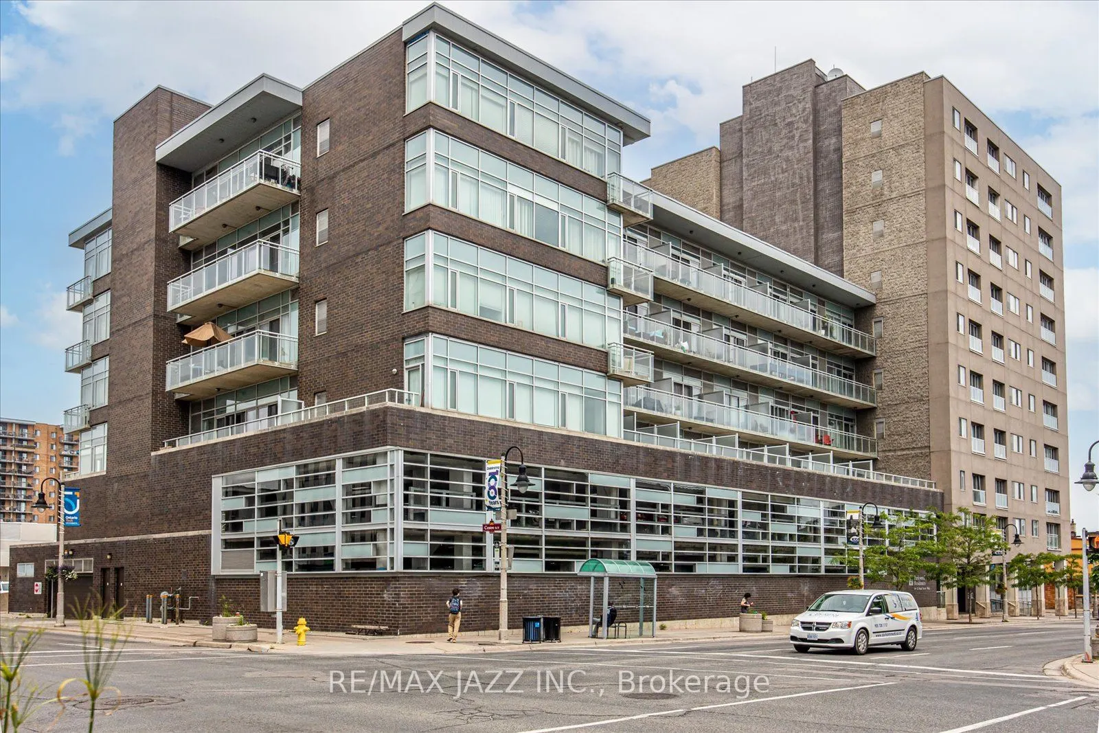 44 Bond St W, #608