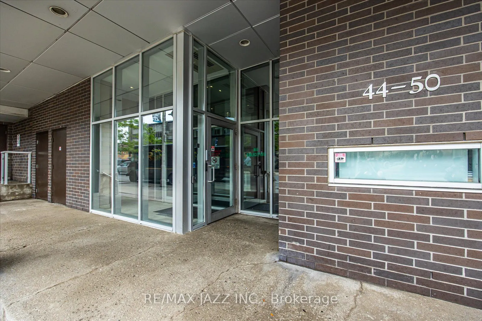 44 Bond St W, #608