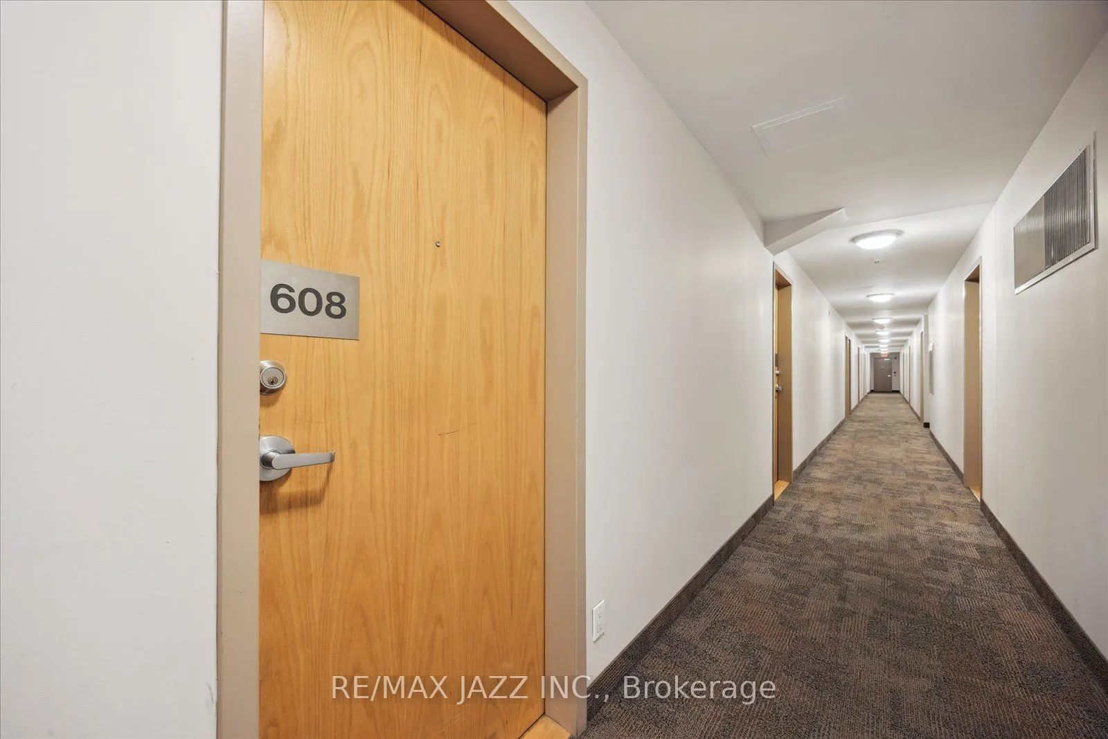 44 Bond St W, #608
