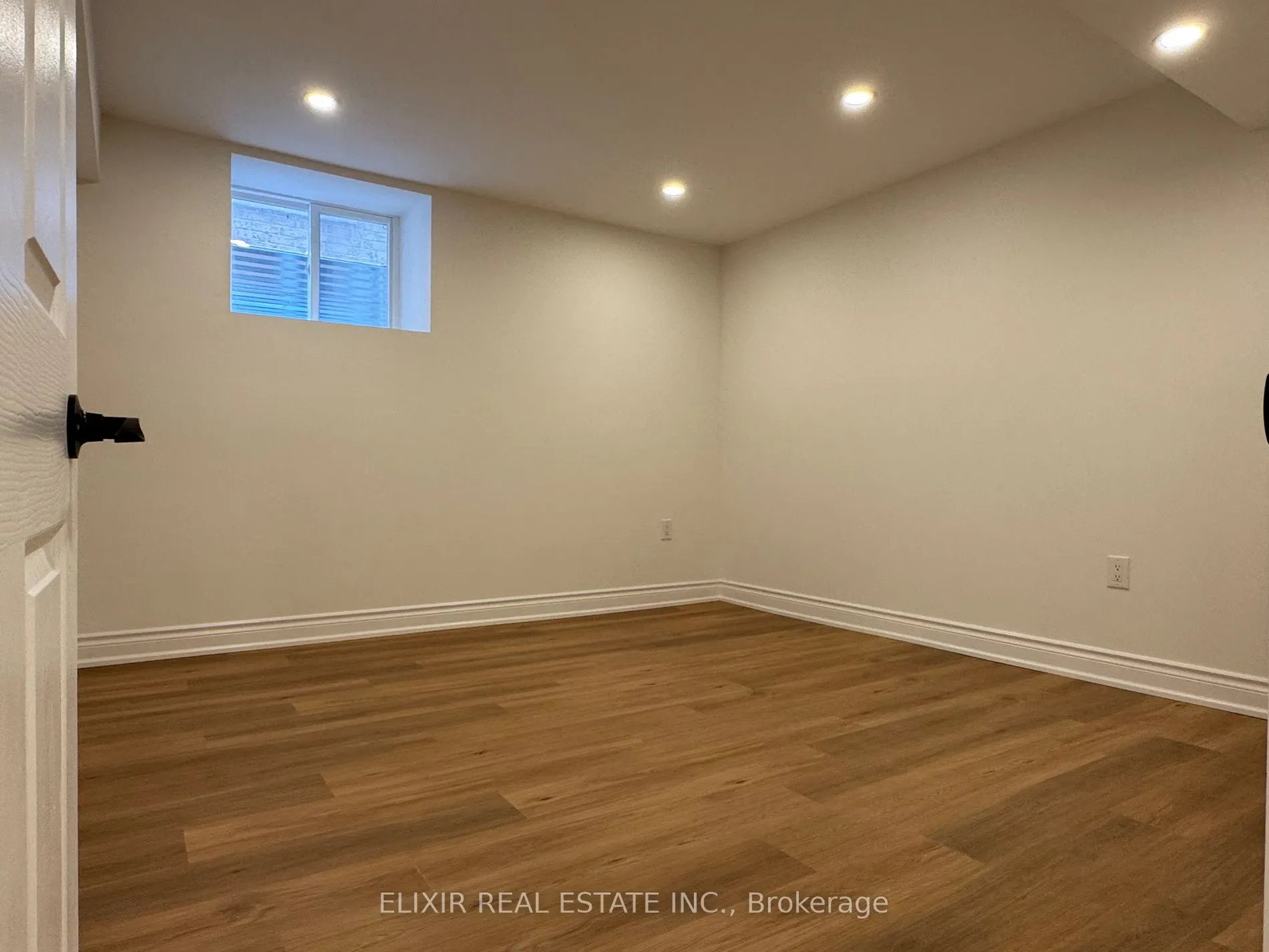 24 Knox Cres