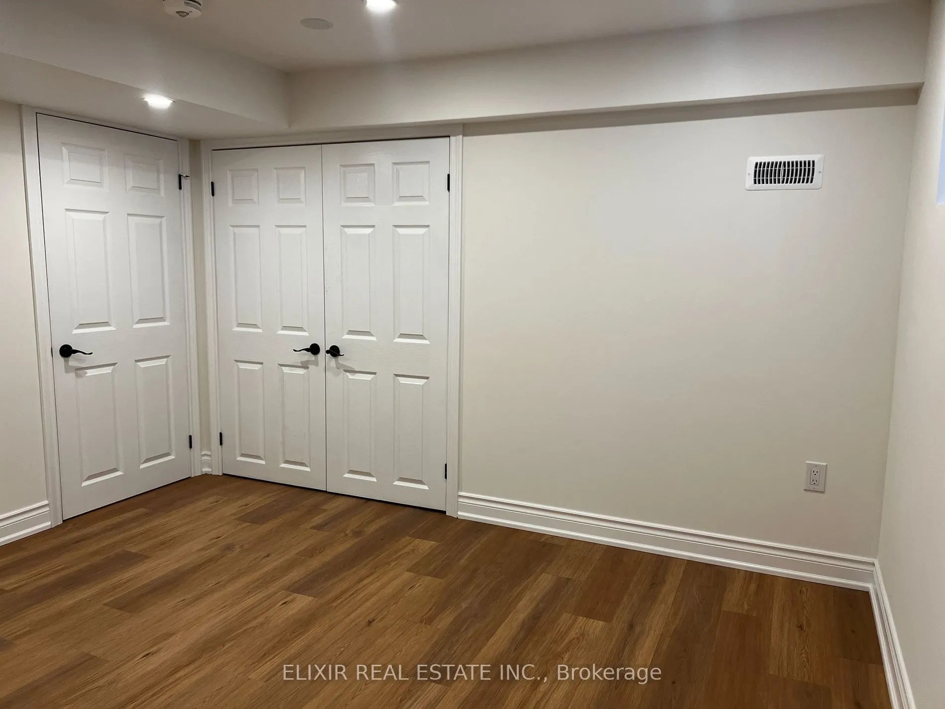 24 Knox Cres