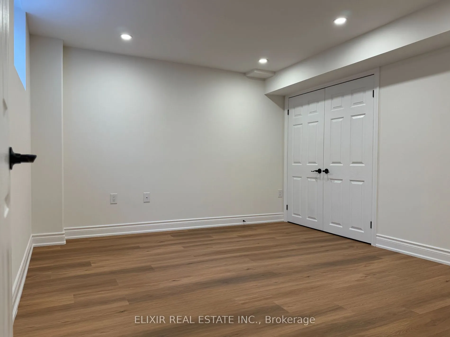 24 Knox Cres