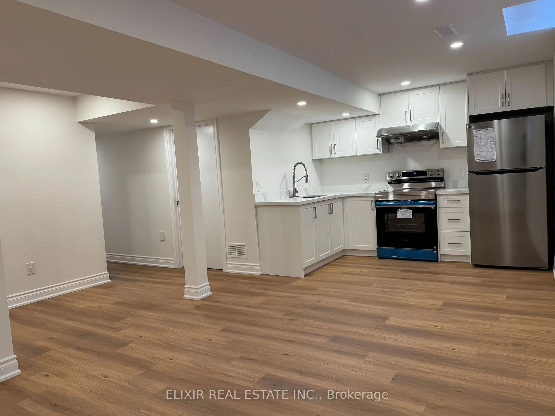 24 Knox Cres
