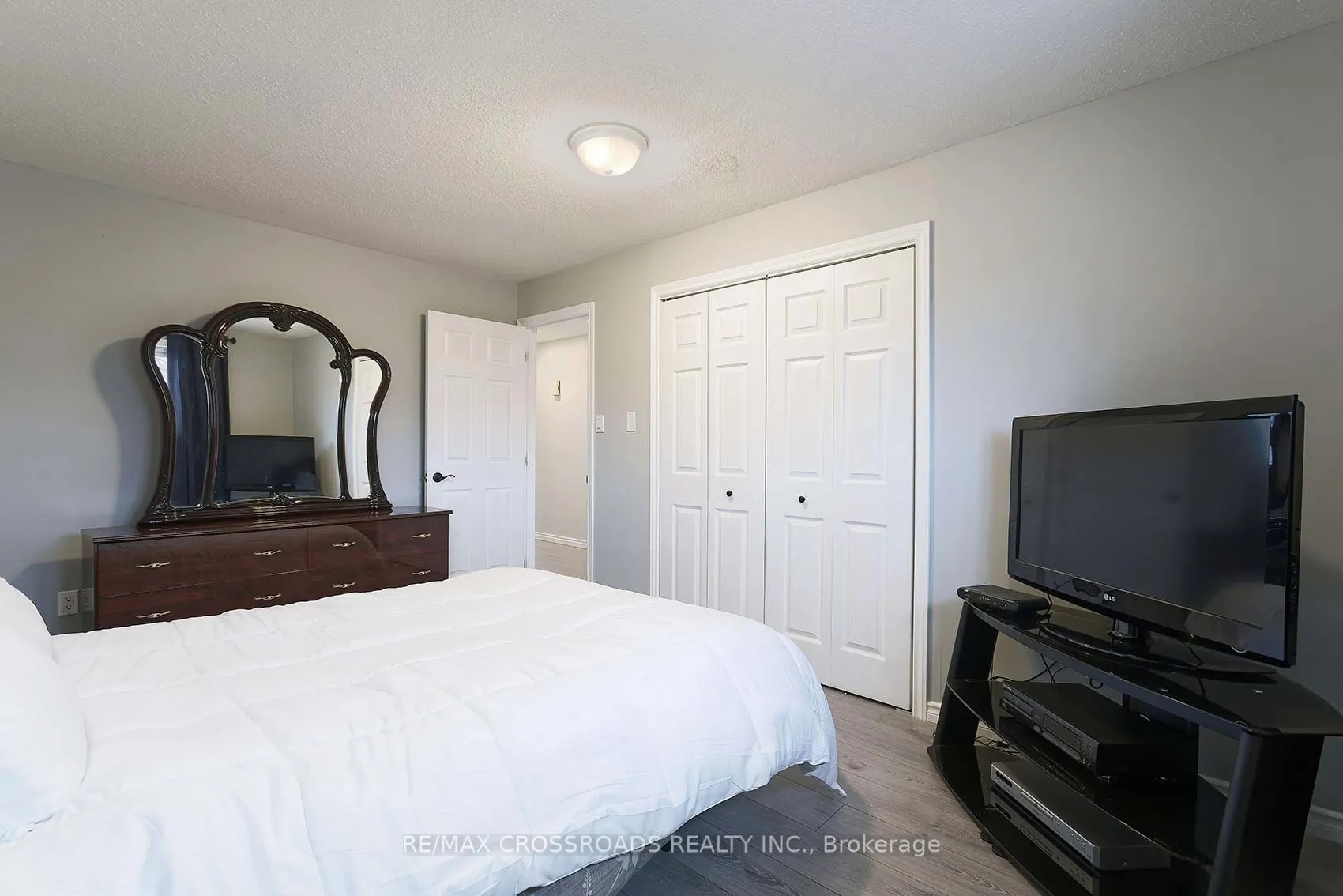 430 Paddington Cres