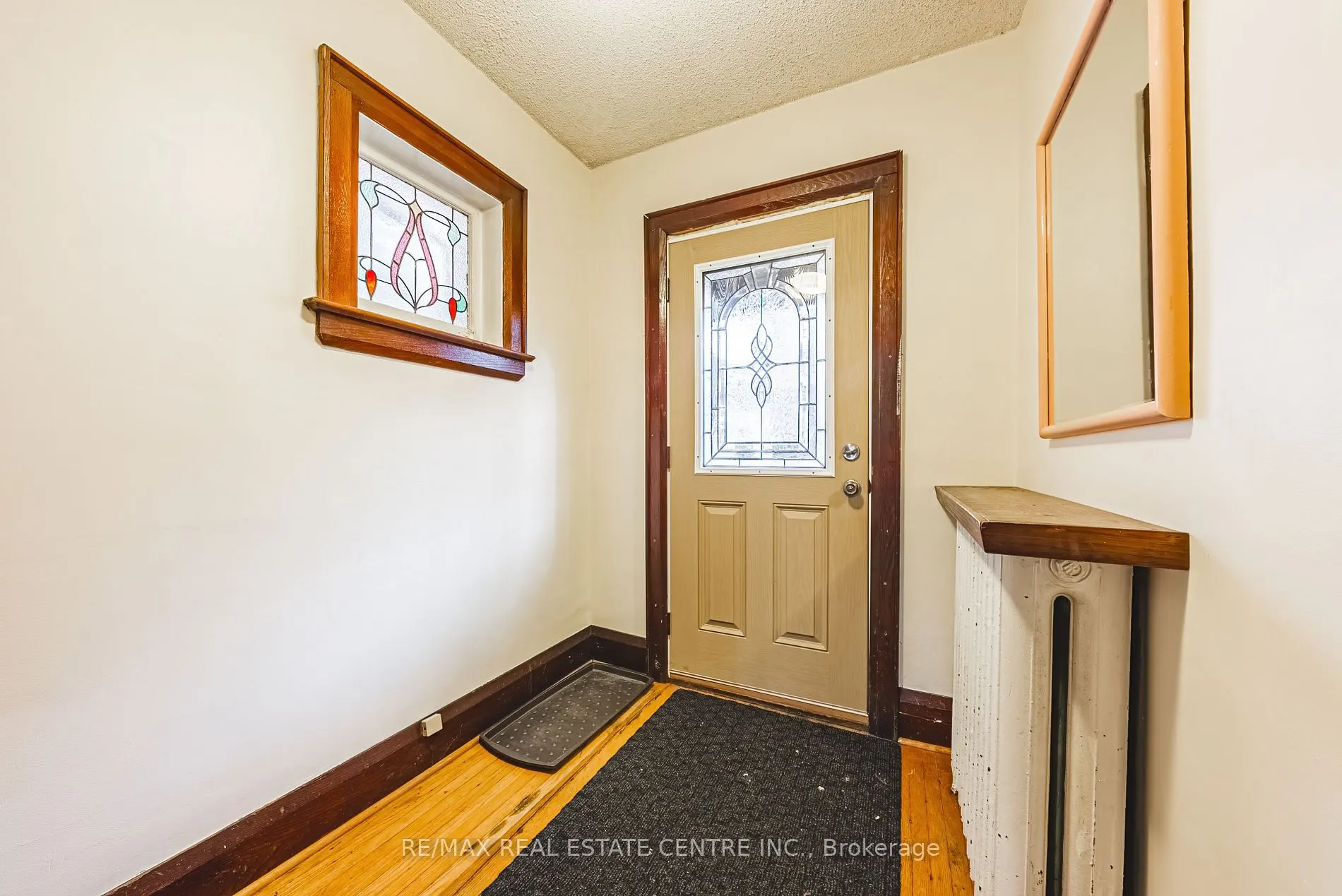 8 MAIN St