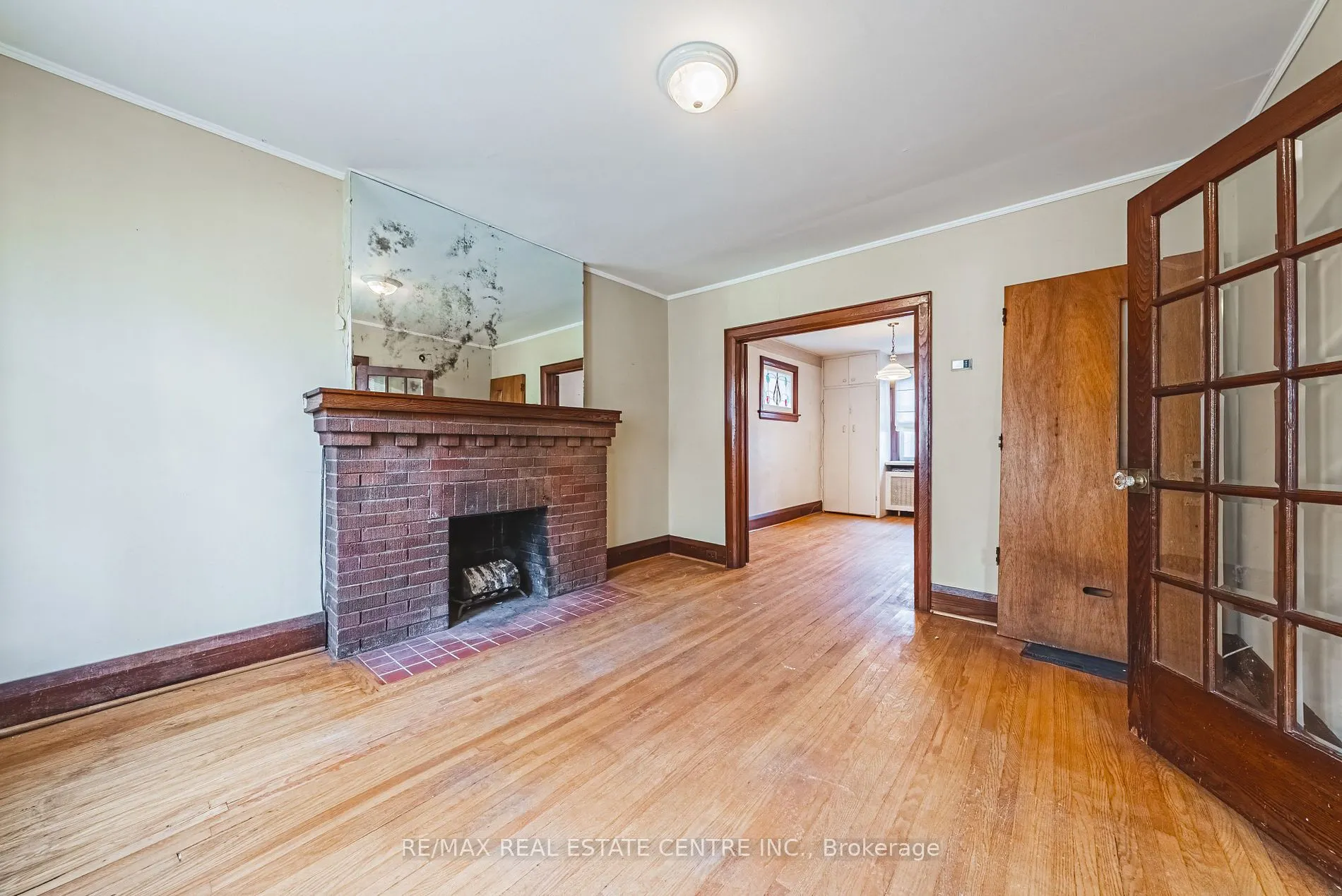 8 MAIN St